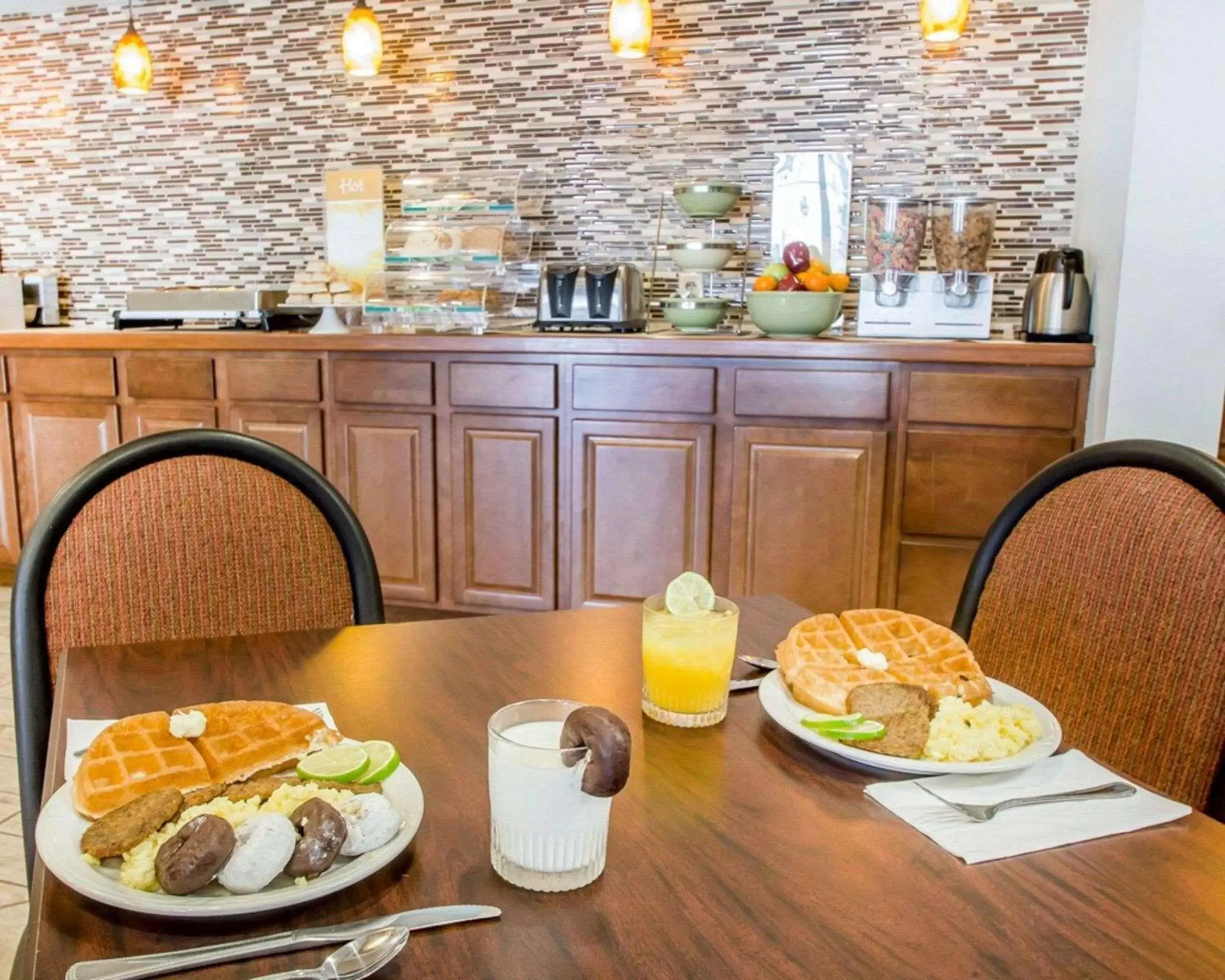 Restaurant/places to eat, Breakfast in Quality Inn South Springfield