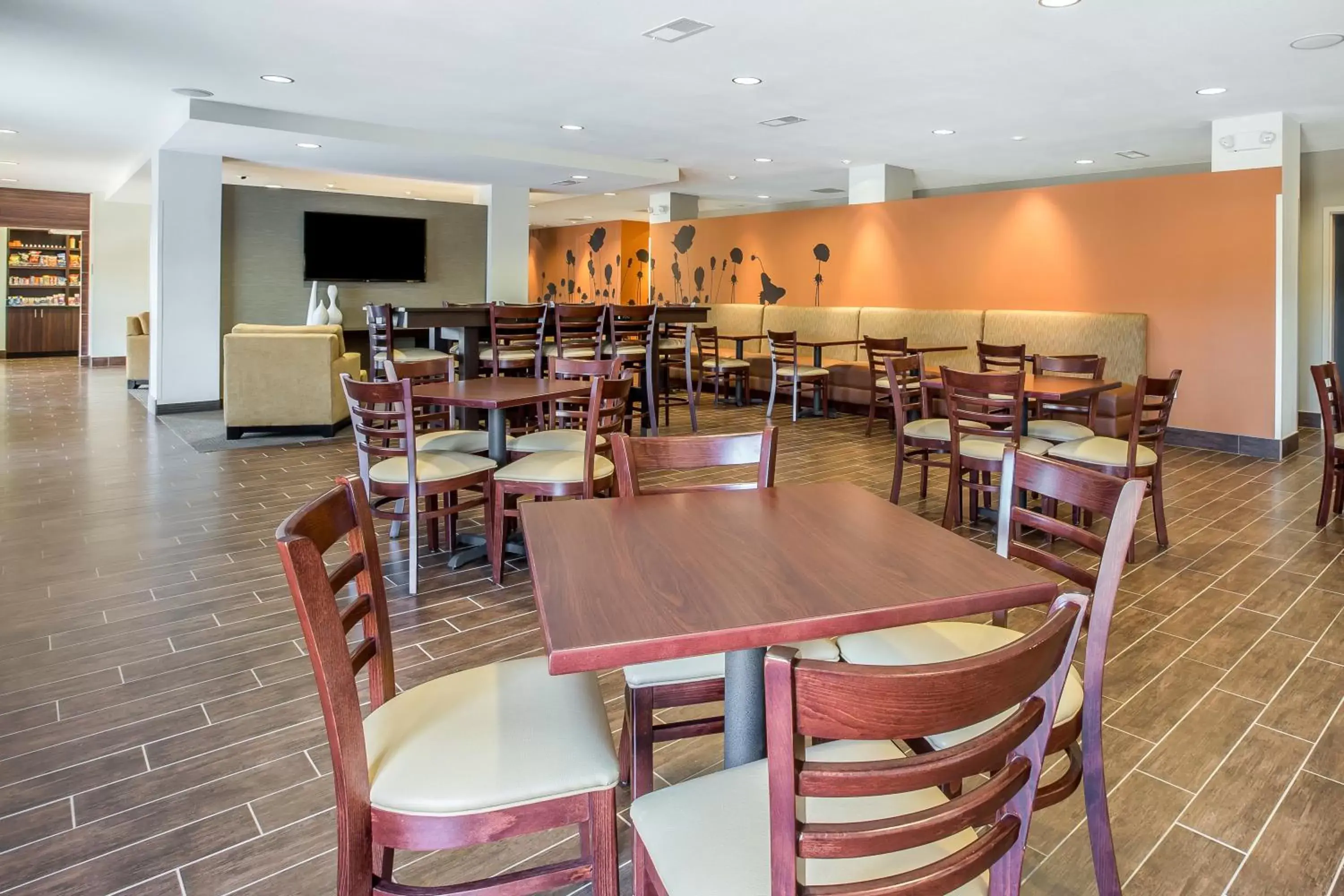 Lobby or reception, Restaurant/Places to Eat in MainStay Suites Cartersville