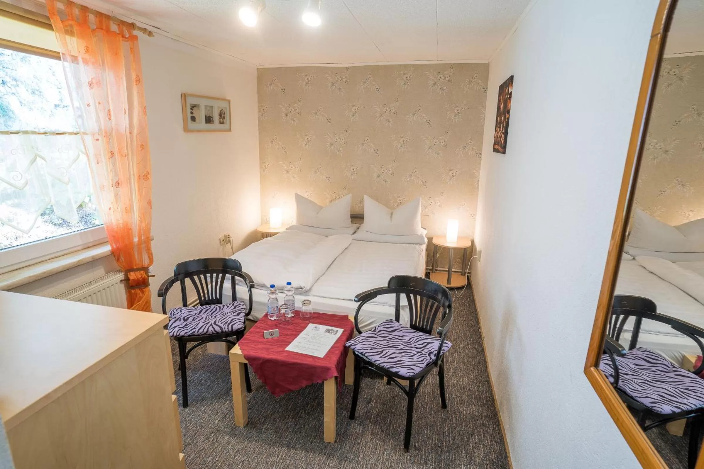 Living room, Bed in Waldgaststätte Sennhütte