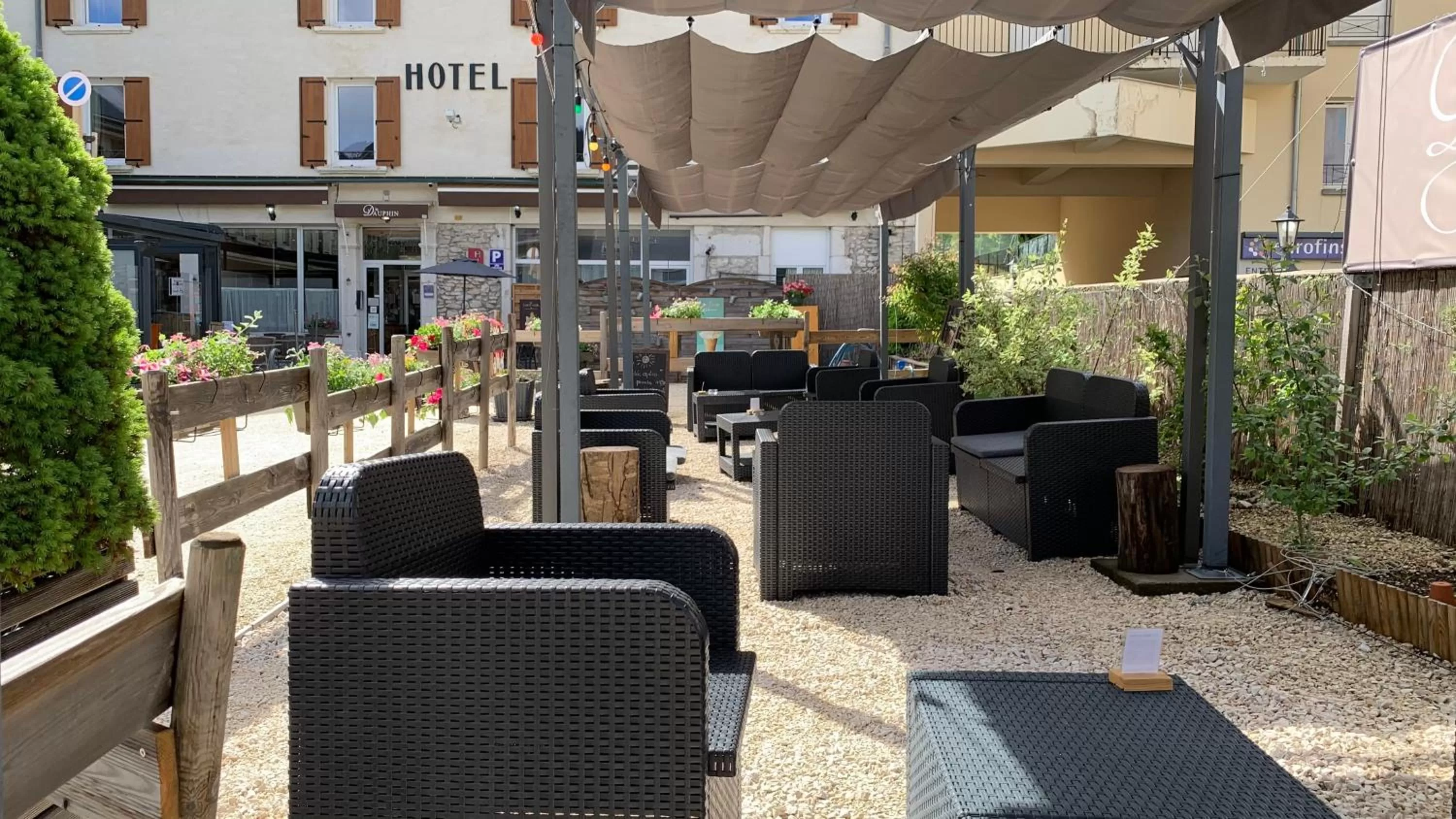 Property building in Hôtel Le Dauphin