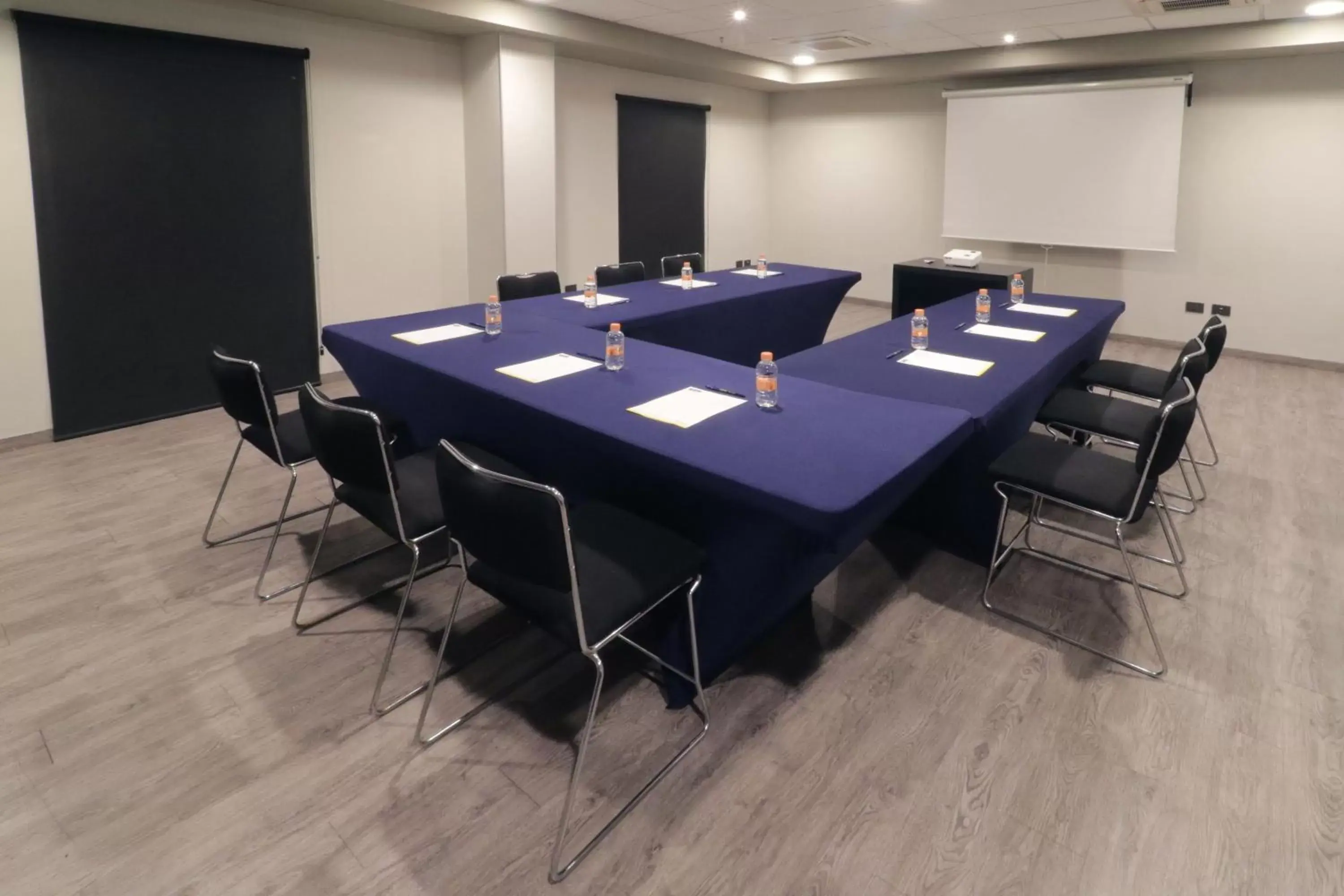 Meeting/conference room in City Express by Marriott Piedras Negras
