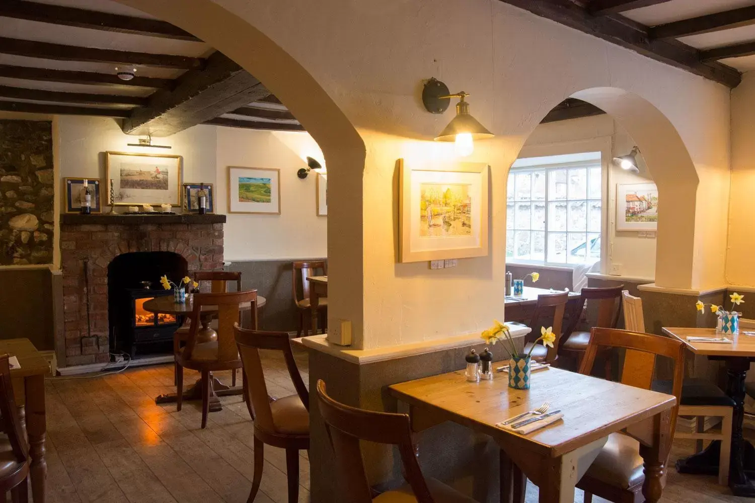 Restaurant/Places to Eat in The Crown Aldbourne