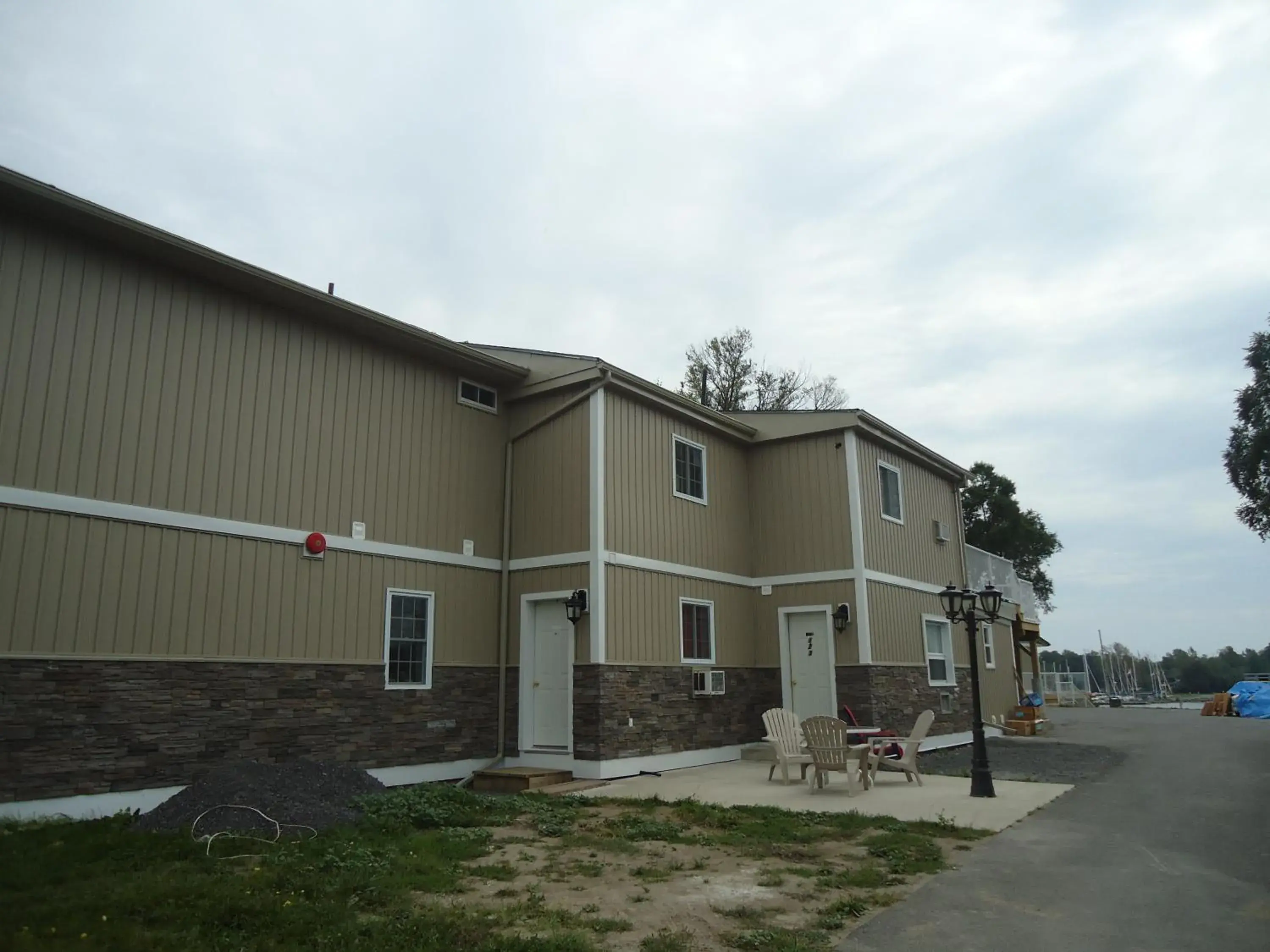 Facade/entrance, Property Building in Bayside Inn & Waterfront Suites