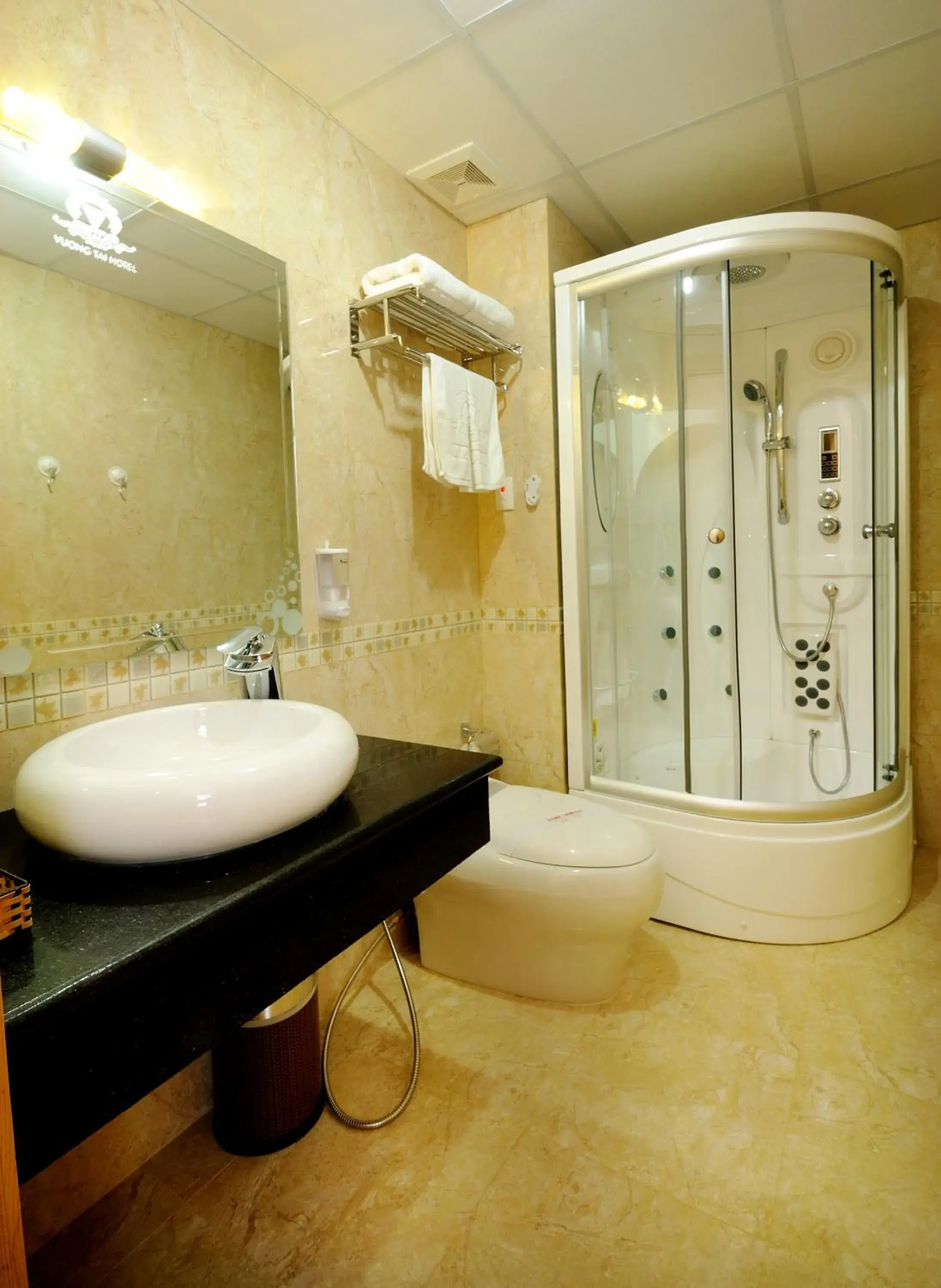 Bathroom in Vuong Tai Hotel
