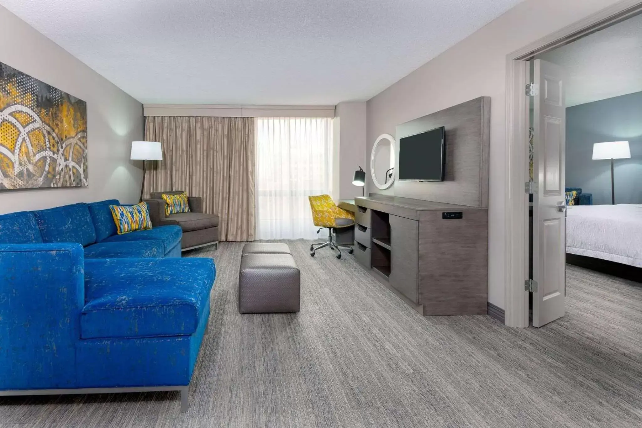 Bedroom, Seating Area in Hampton Inn & Suites Country Club Plaza