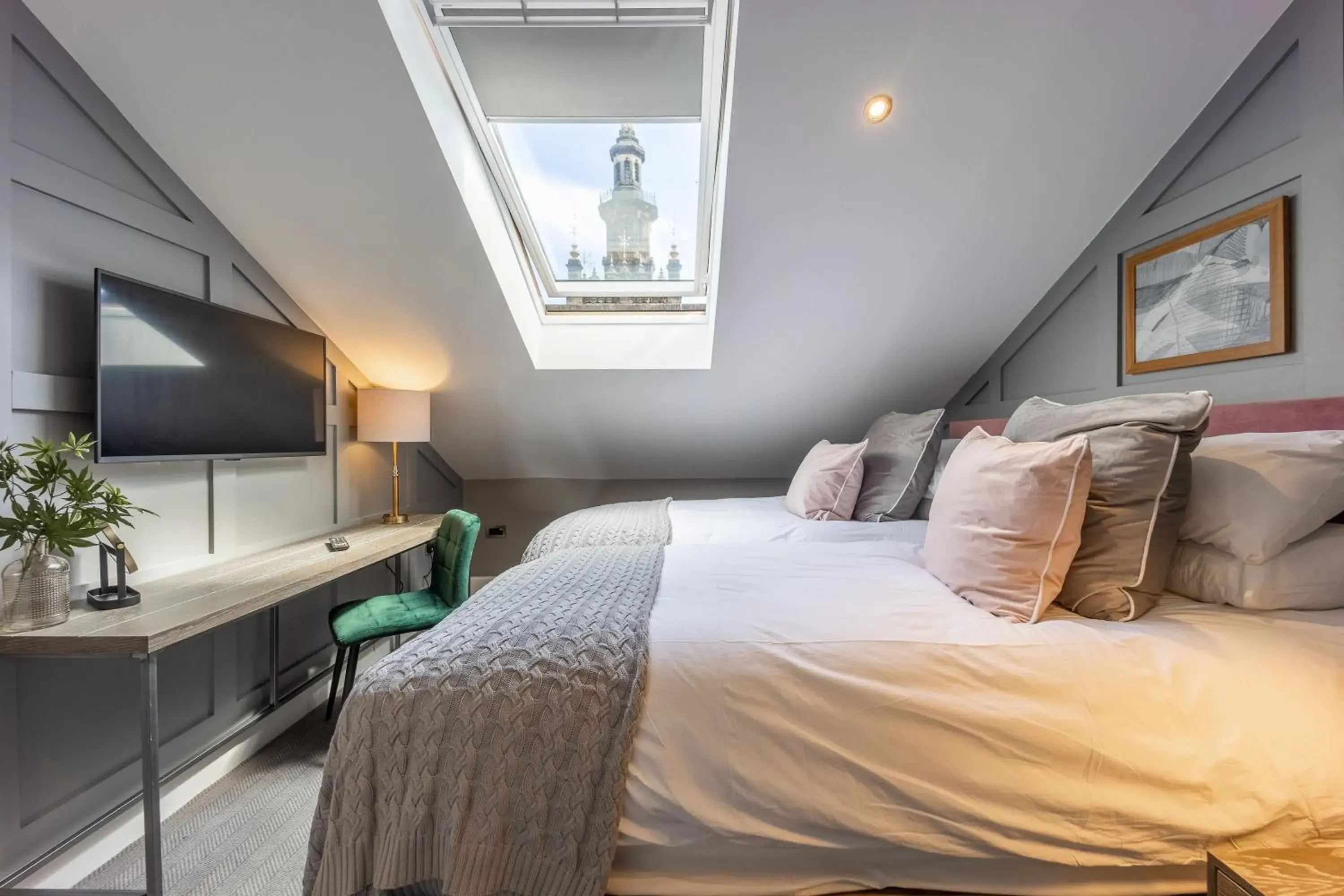 Bed in No1 Apartments Edinburgh - George IV Bridge