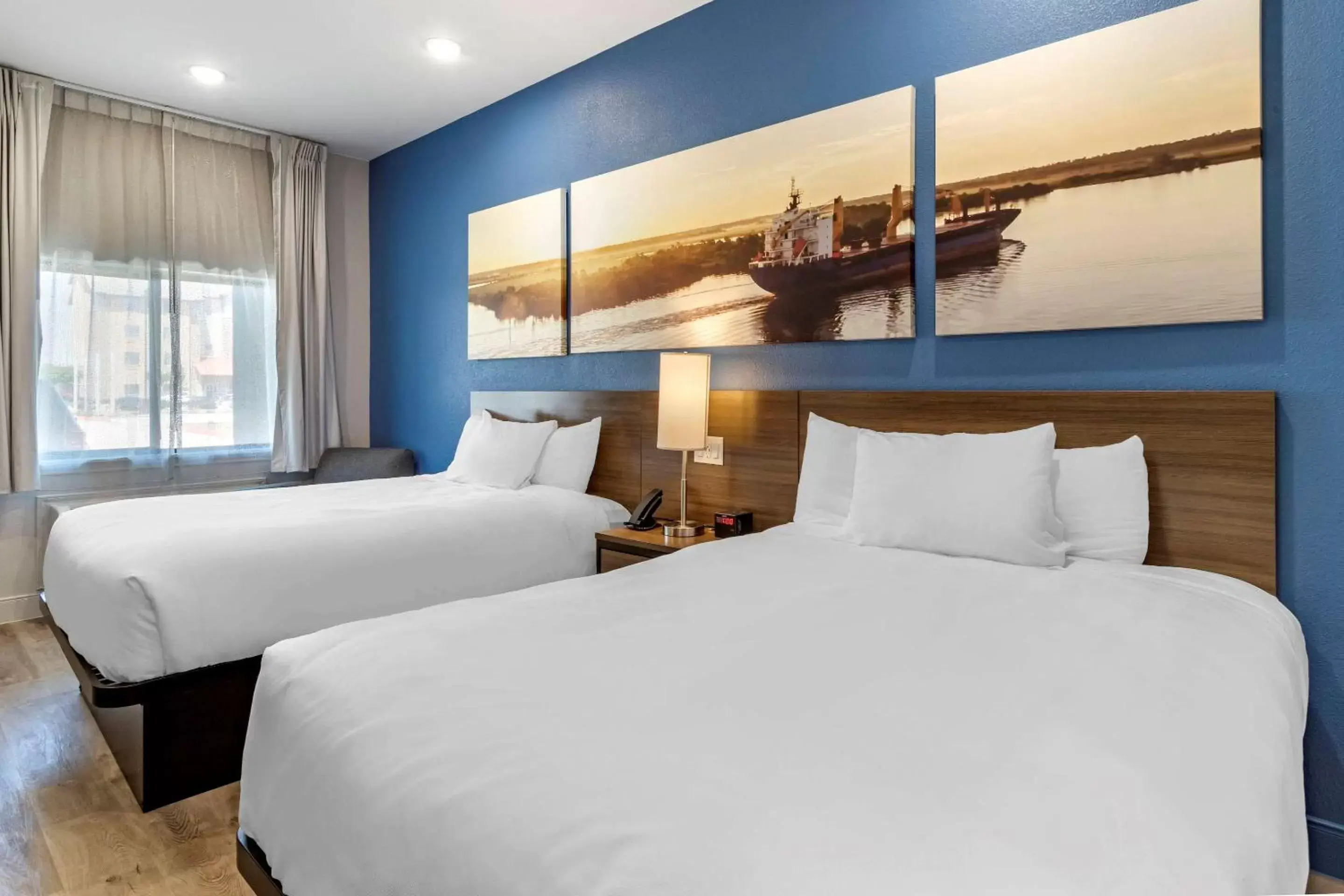 Photo of the whole room, Bed in Clarion Pointe Port Arthur-Beaumont South Photo of the whole room, Bed in Clarion Pointe Port Arthur-Beaumont South