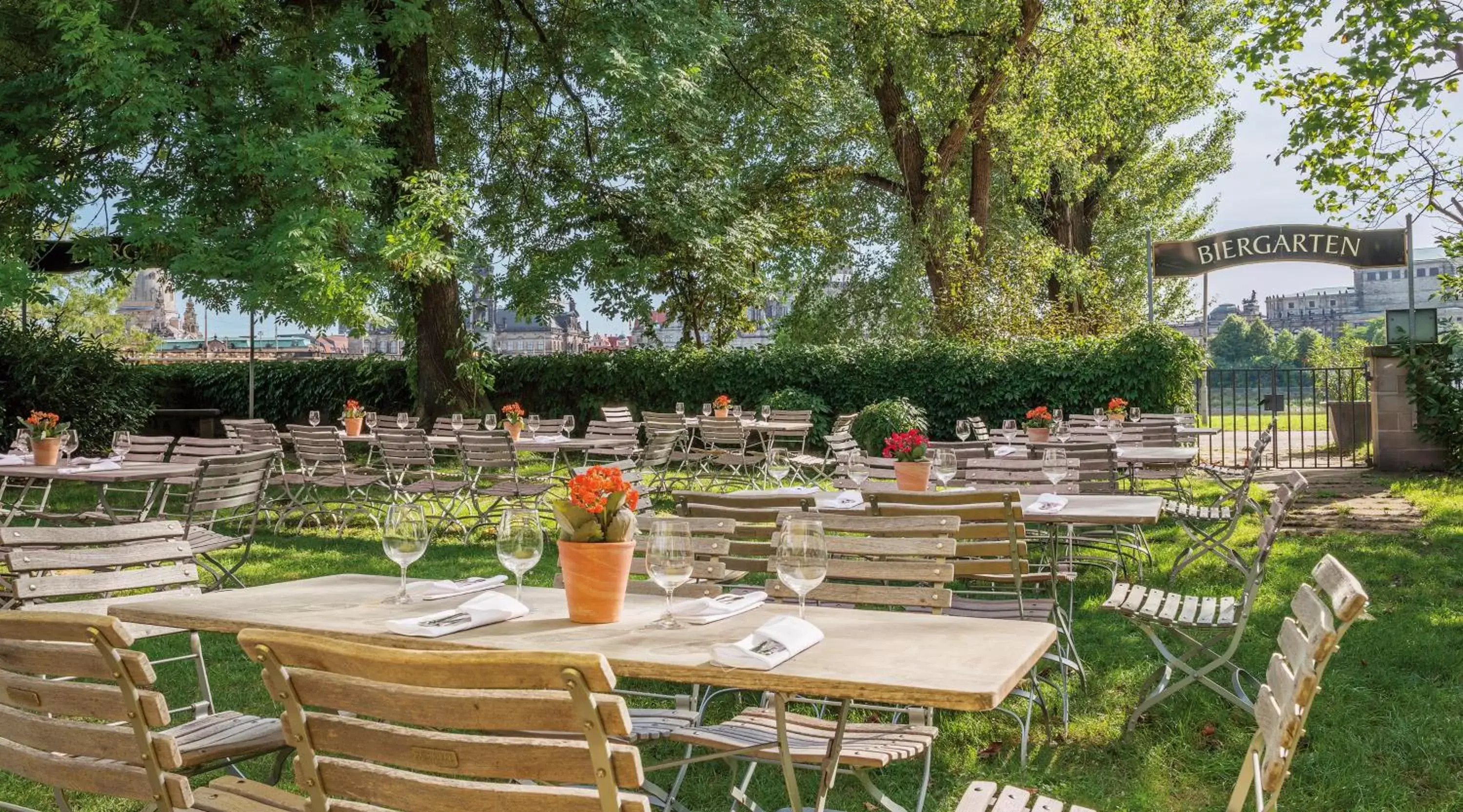 Restaurant/places to eat in Bilderberg Bellevue Hotel Dresden Restaurant/places to eat in Bilderberg Bellevue Hotel Dresden