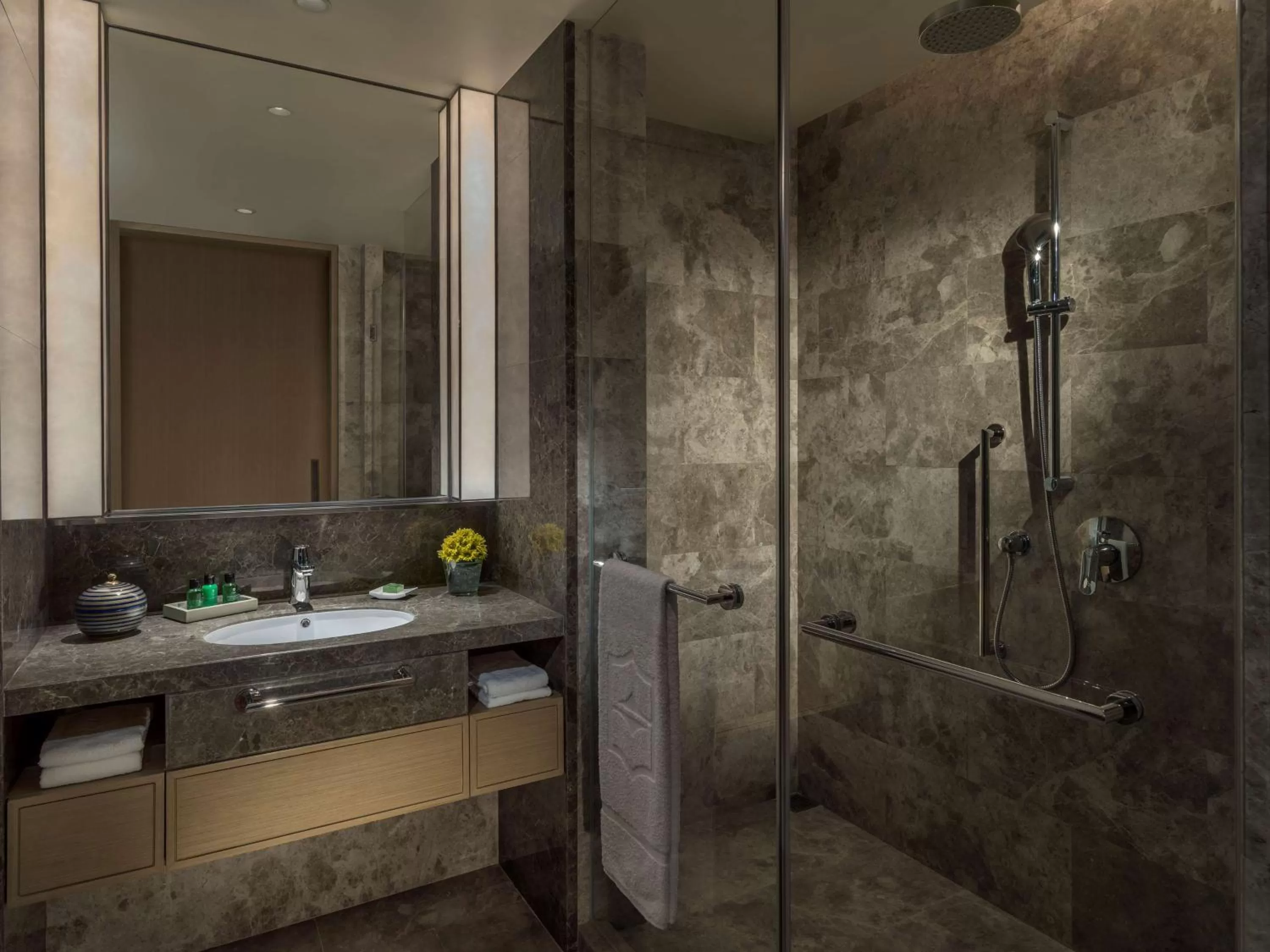 Photo of the whole room in Shangri-La Colombo