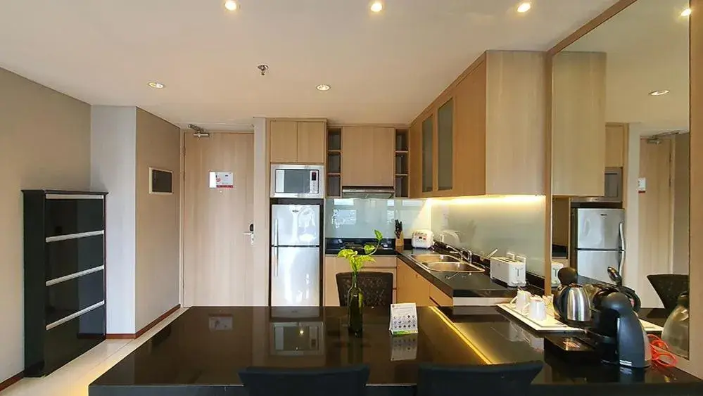 Kitchen/Kitchenette in Ra Premiere Simatupang Jakarta