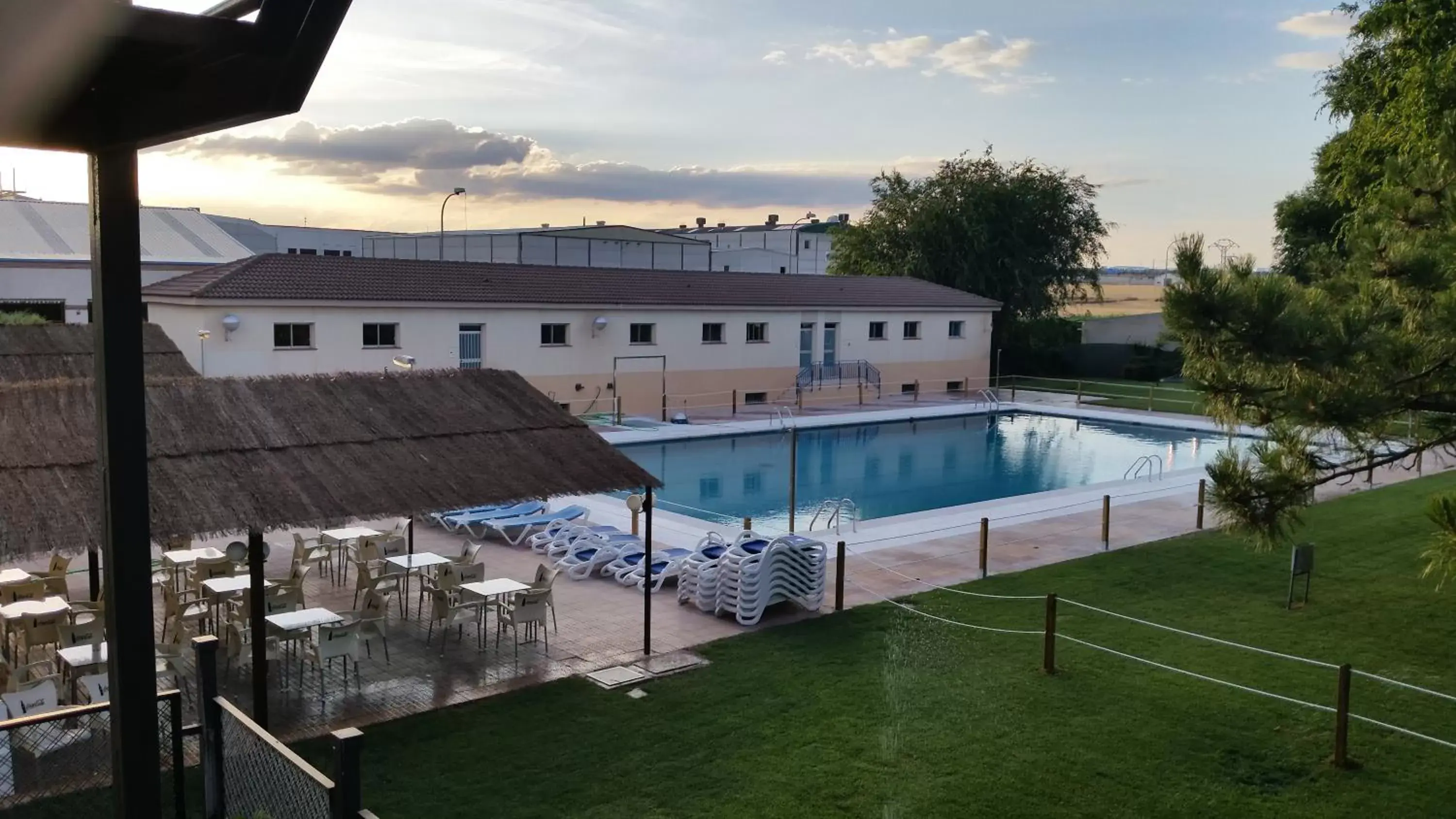 Garden, Swimming Pool in Hospedium Hotel Castilla