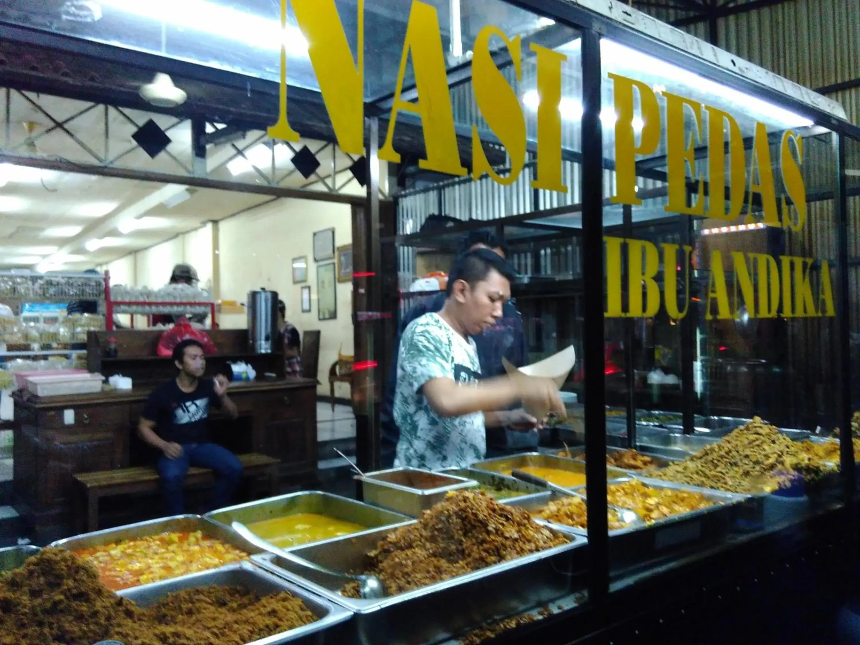 Restaurant/places to eat in Pondok Anyar Hotel