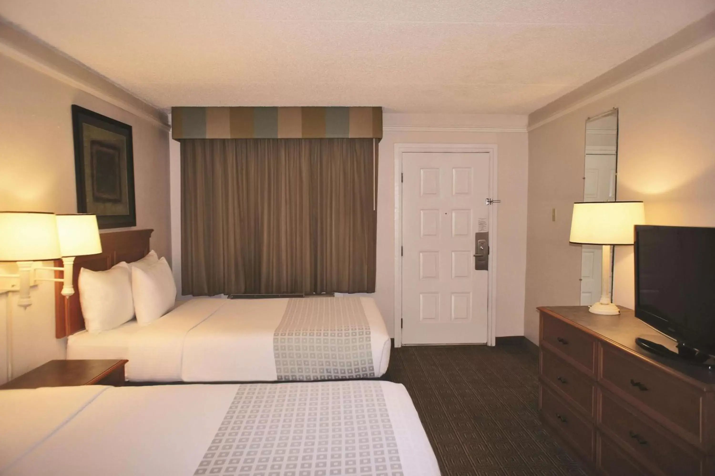 Photo of the whole room, Bed in La Quinta Inn by Wyndham Tallahassee North