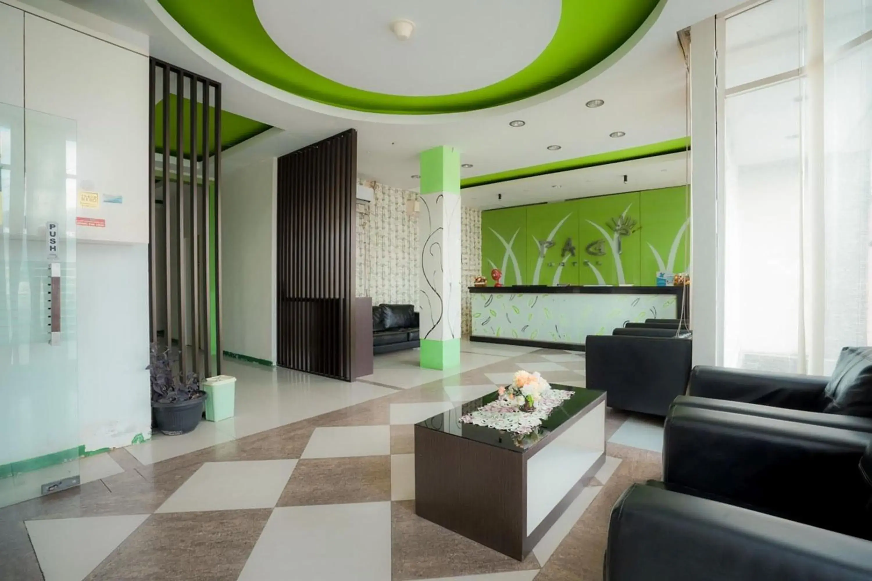 Lobby or reception, Lobby/Reception in RedDoorz near Pantai Pede