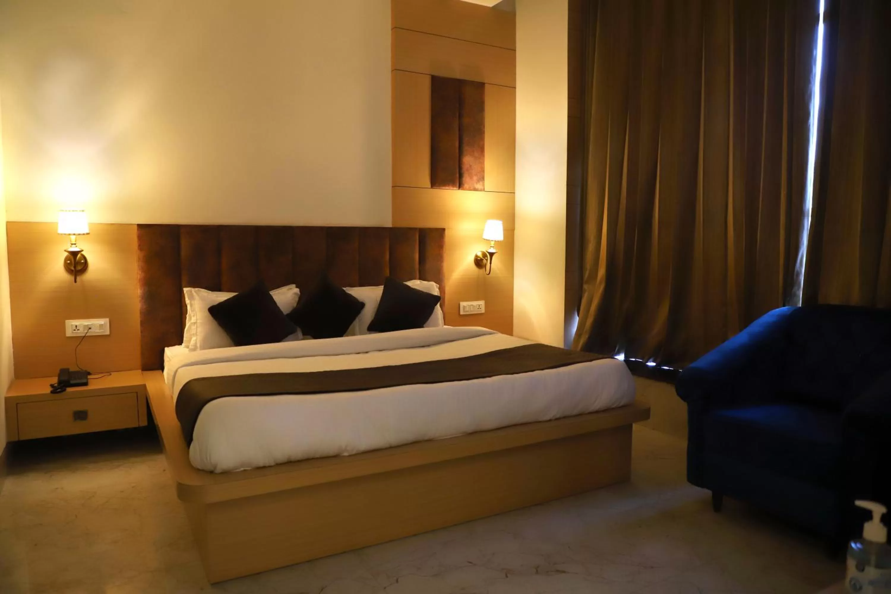 Bed in Perfect Stayz Premium- Hotel Sehdev Near Golden Temple