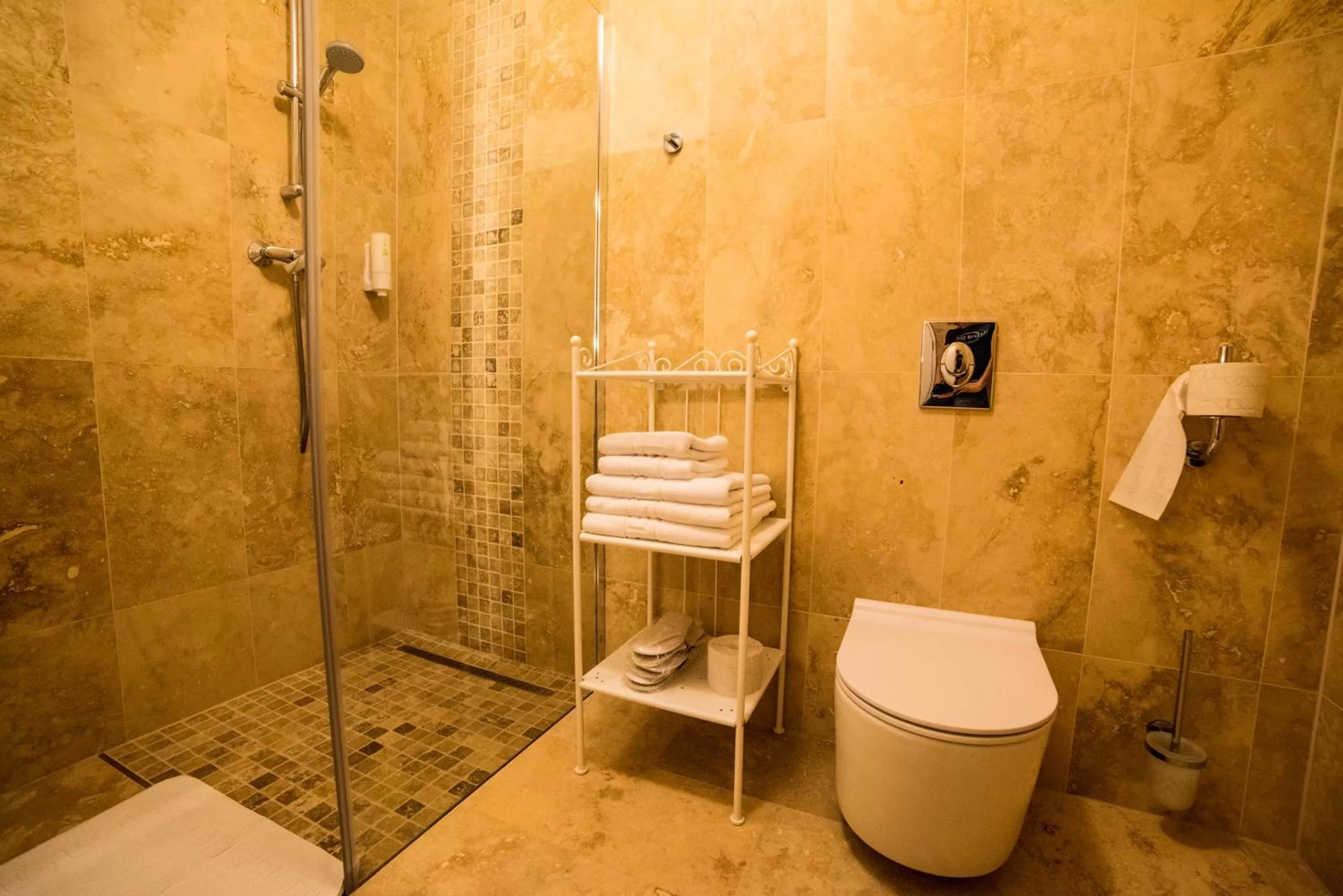 Shower in compleX living aparthotel