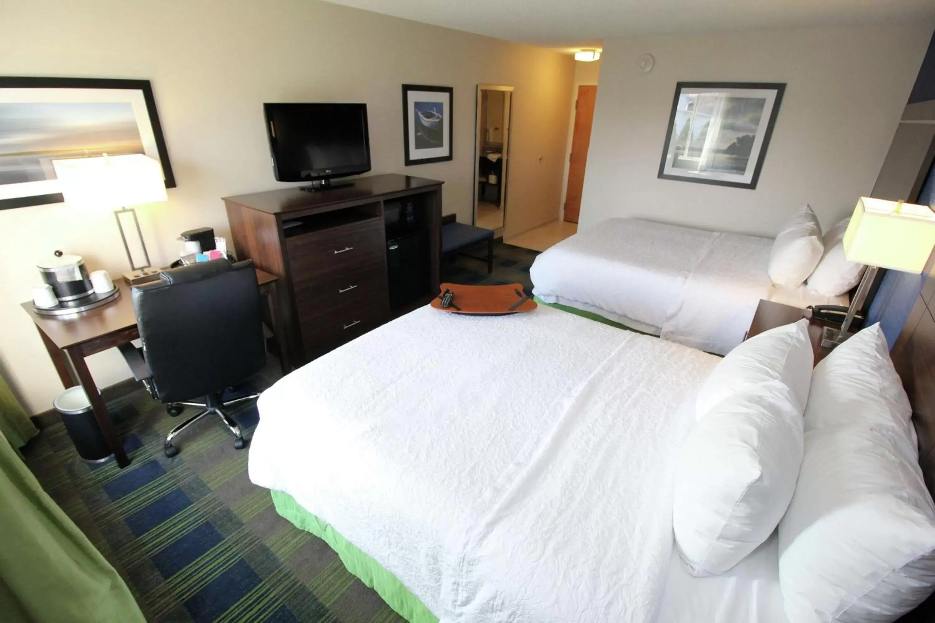 Bedroom, Bed in Hampton Inn Sandusky-Central