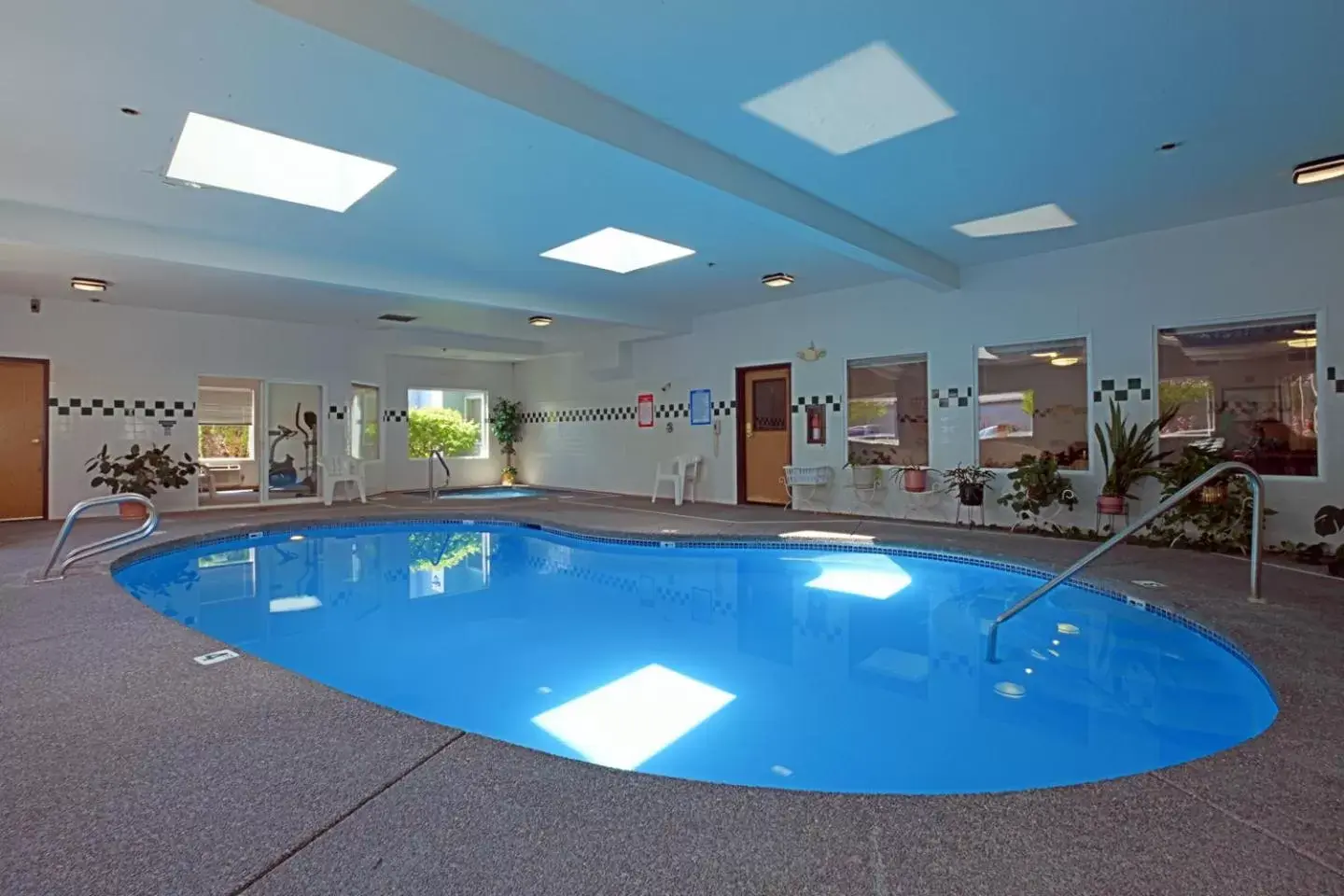 Lobby or reception, Swimming Pool in Americas Best Value Inn & Suites-Forest Grove/Hillsboro