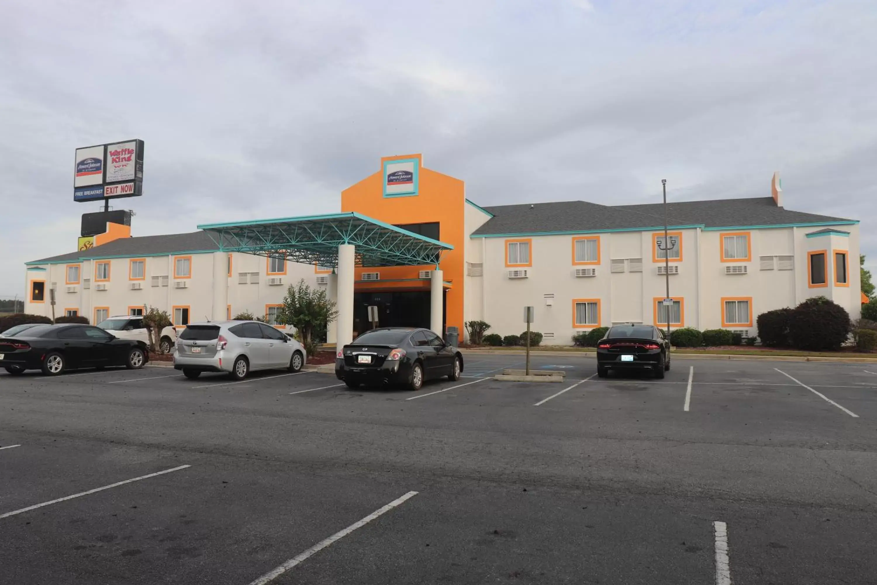 Property Building in Howard Johnson by Wyndham Tifton