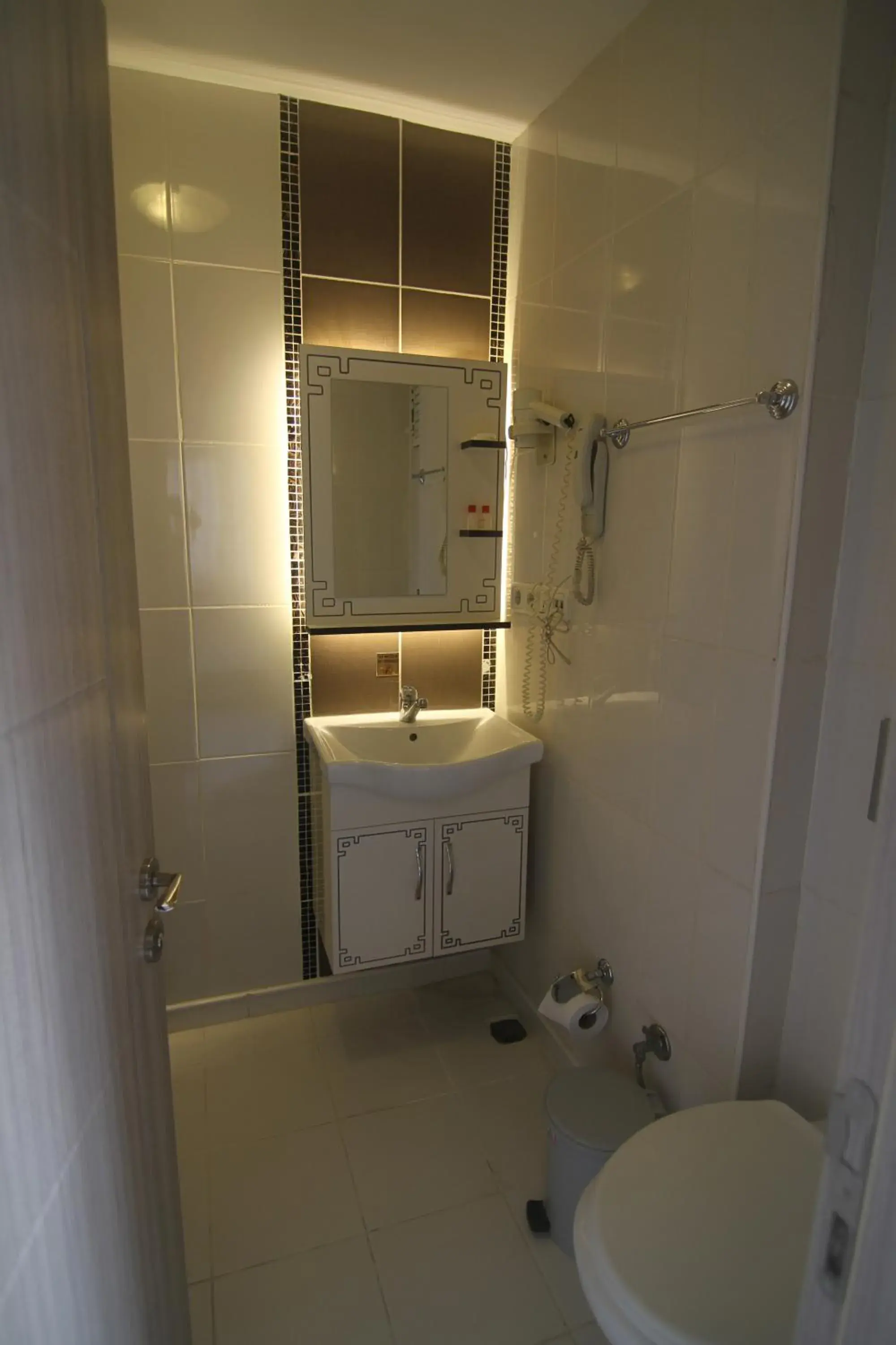 Shower, Bathroom in Grand Liza Hotel