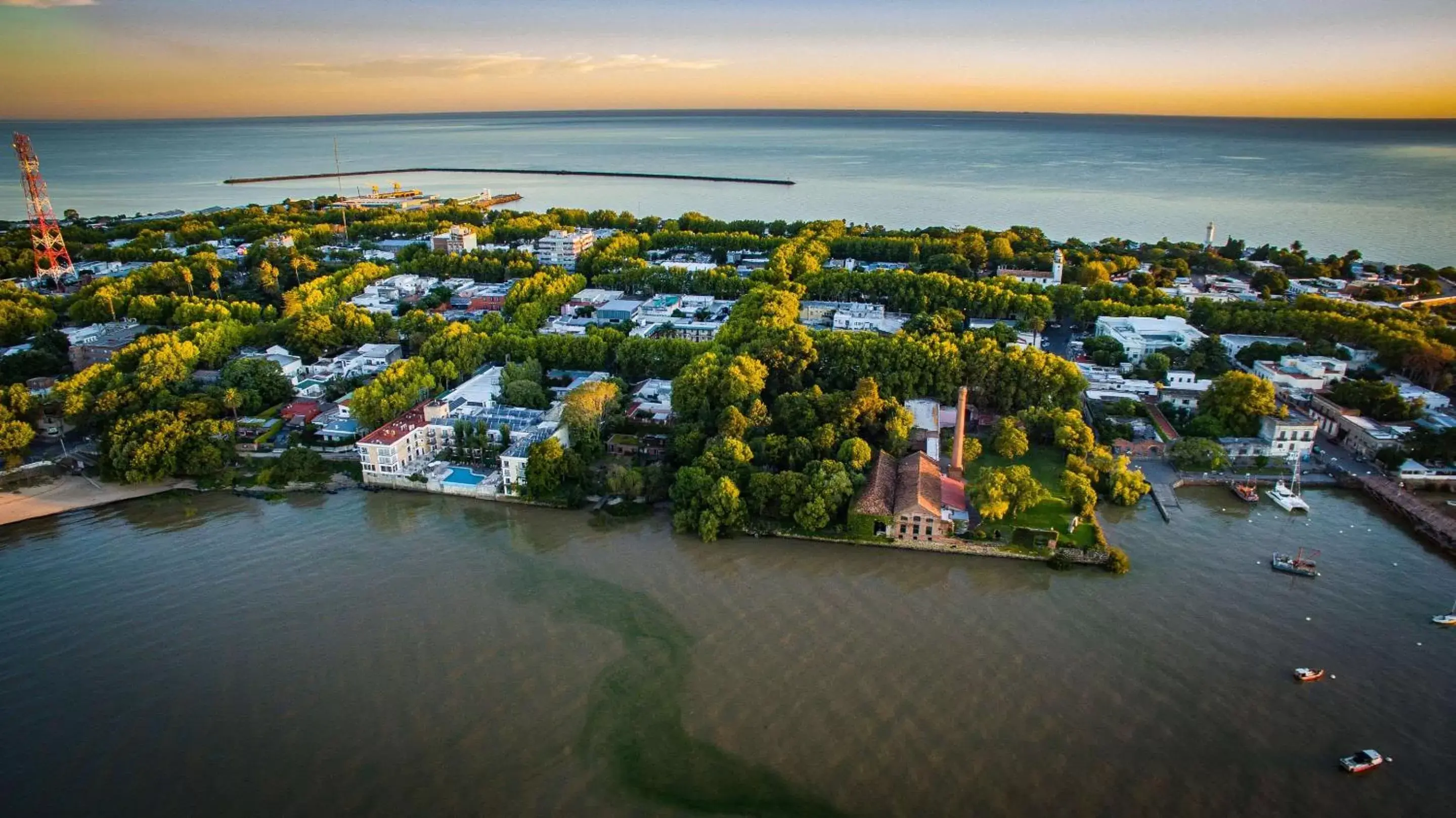 Property building, Bird's-eye View in Radisson Colonia Del Sacramento Hotel