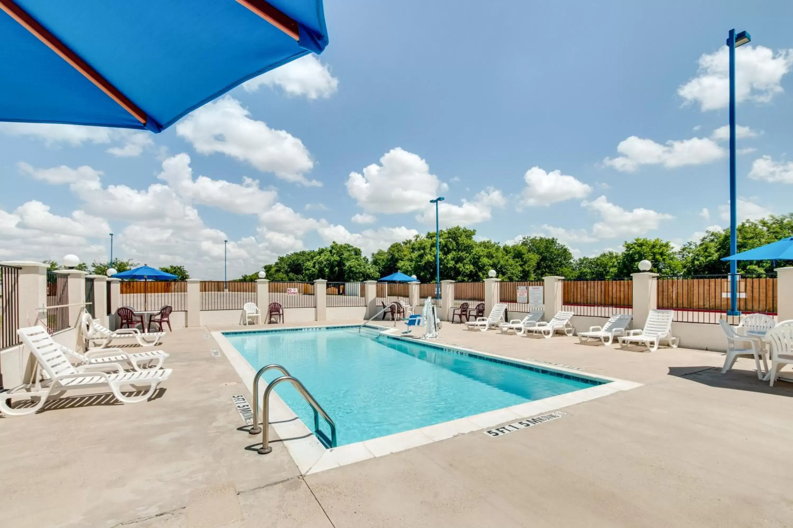 Swimming pool in Motel 6-Cleburne, TX Swimming pool in Motel 6-Cleburne, TX