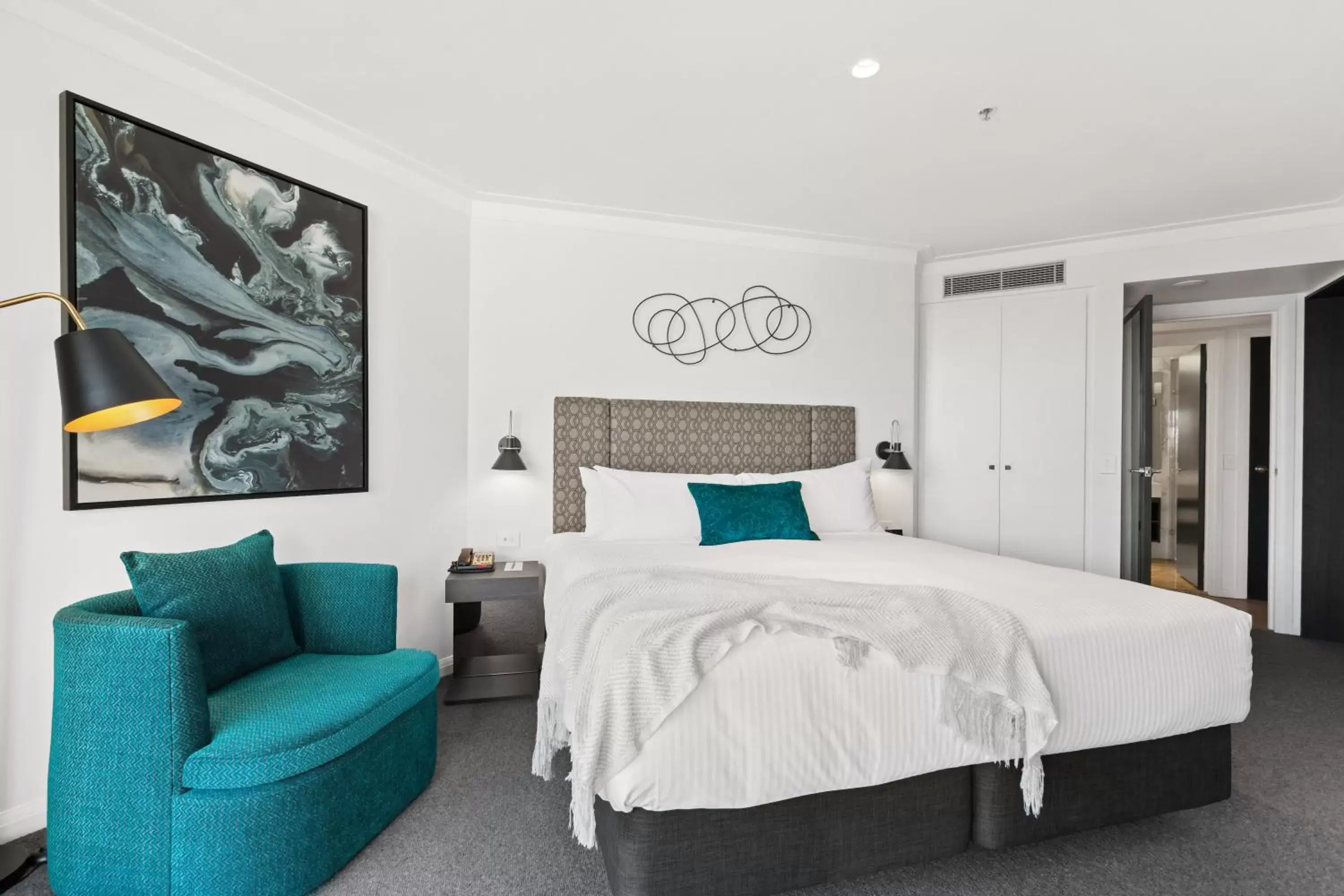 Bedroom, Bed in Pullman Quay Grand Sydney Harbour