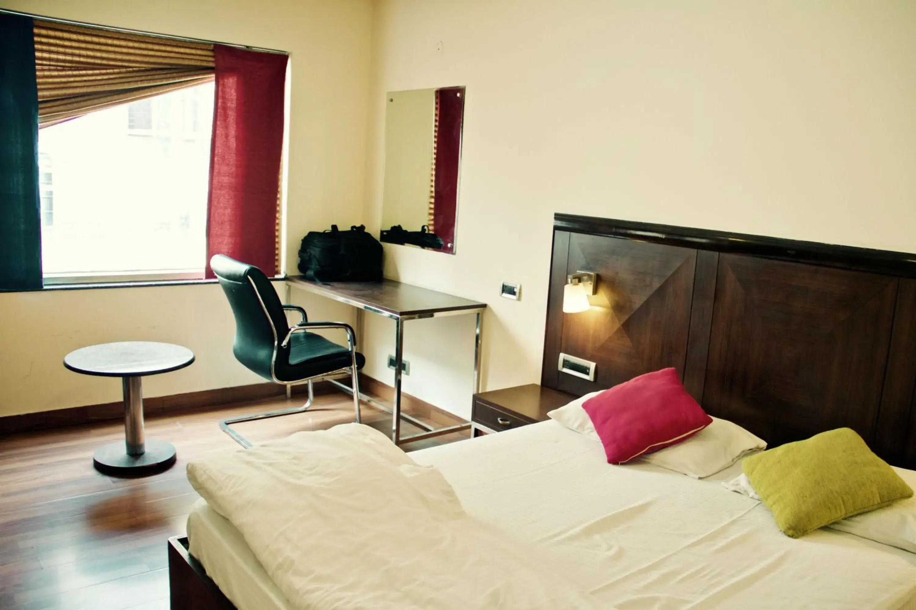 Bed in goSTOPS Delhi - Rooms & Dorms