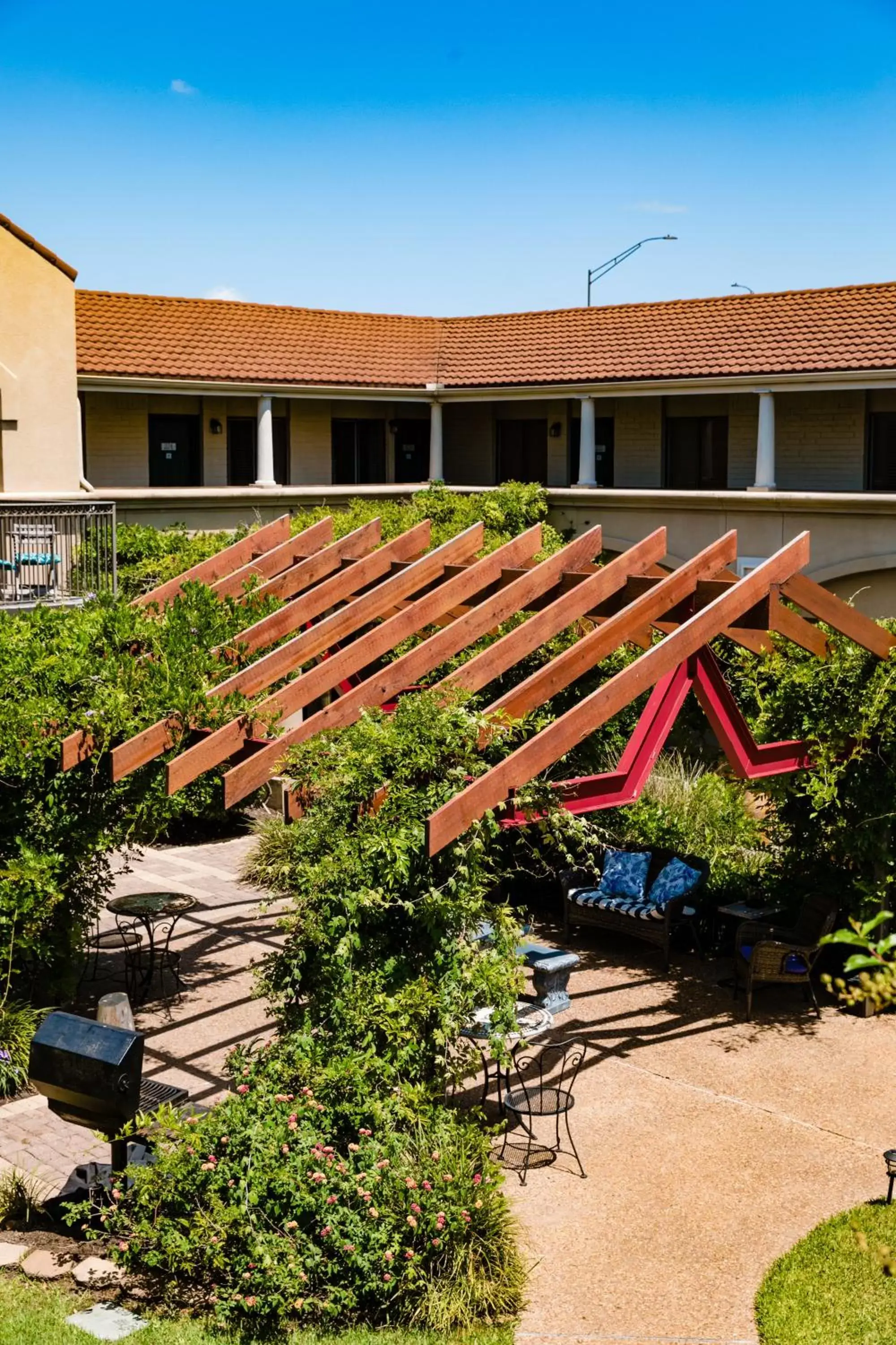 View (from property/room), Property Building in Vineyard Court Designer Suites Hotel