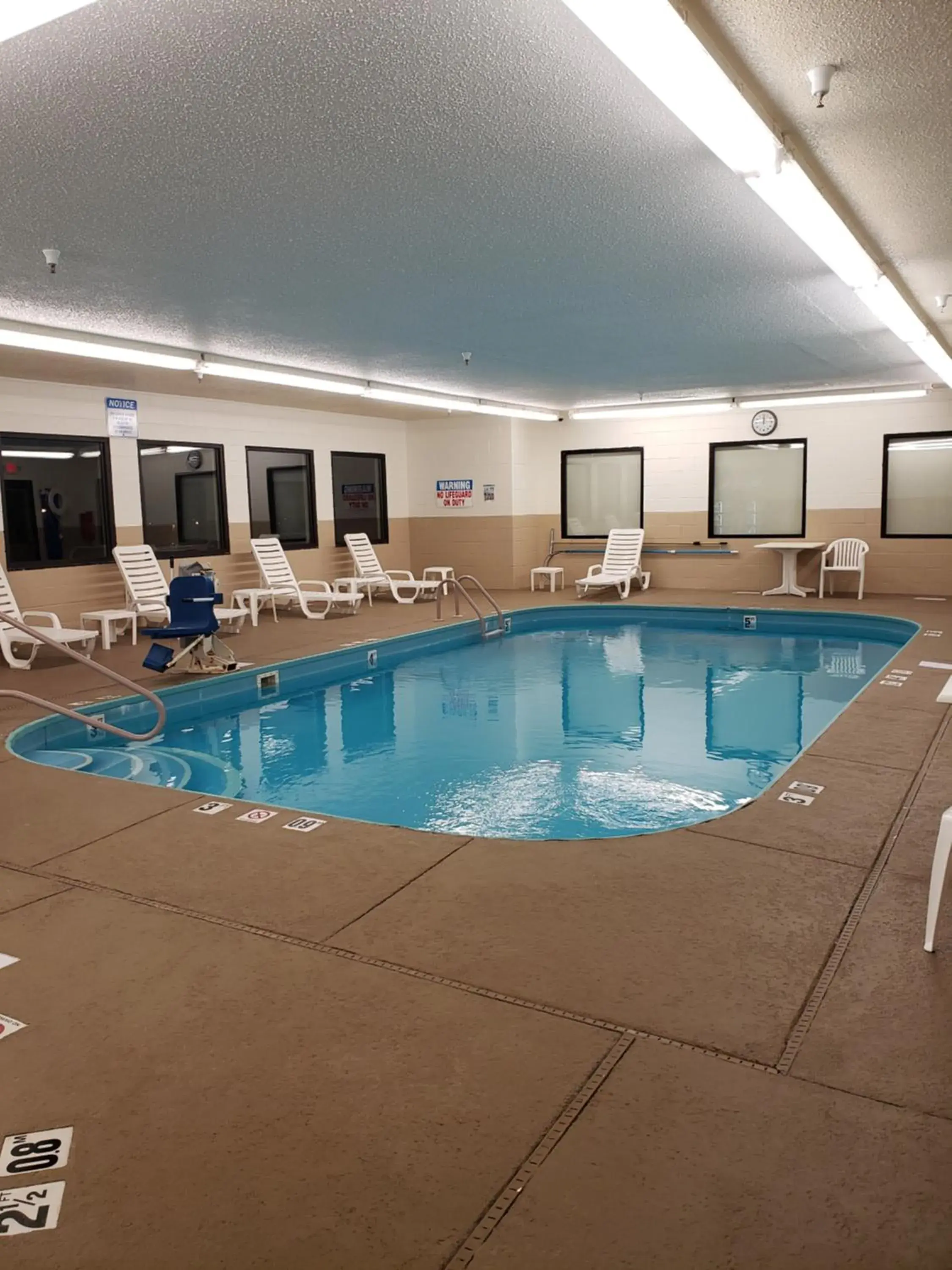 Swimming Pool in Comfort Inn