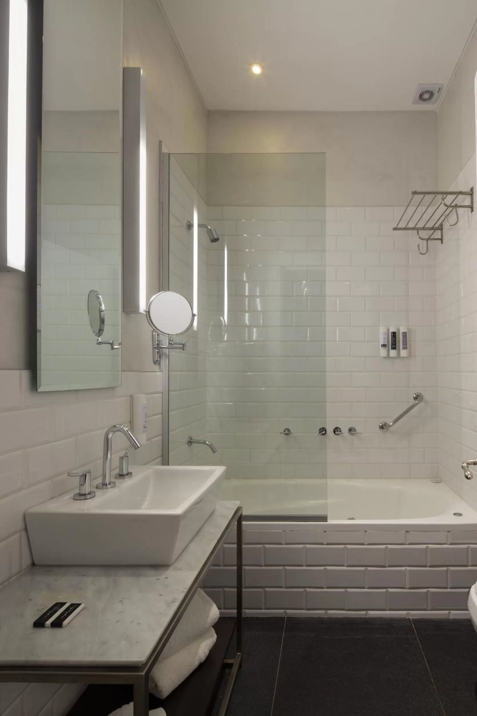 Bathroom in Esplendor by Wyndham Savoy Rosario