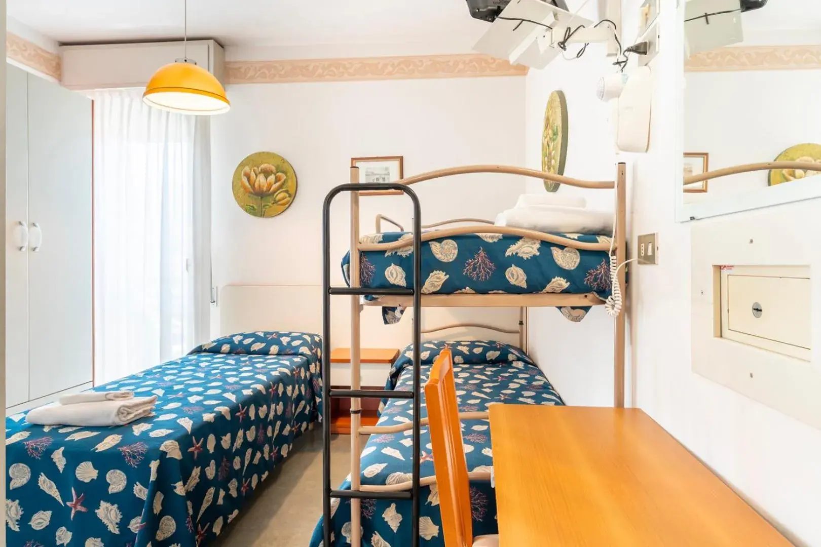 Bunk Bed in Hotel Milanese