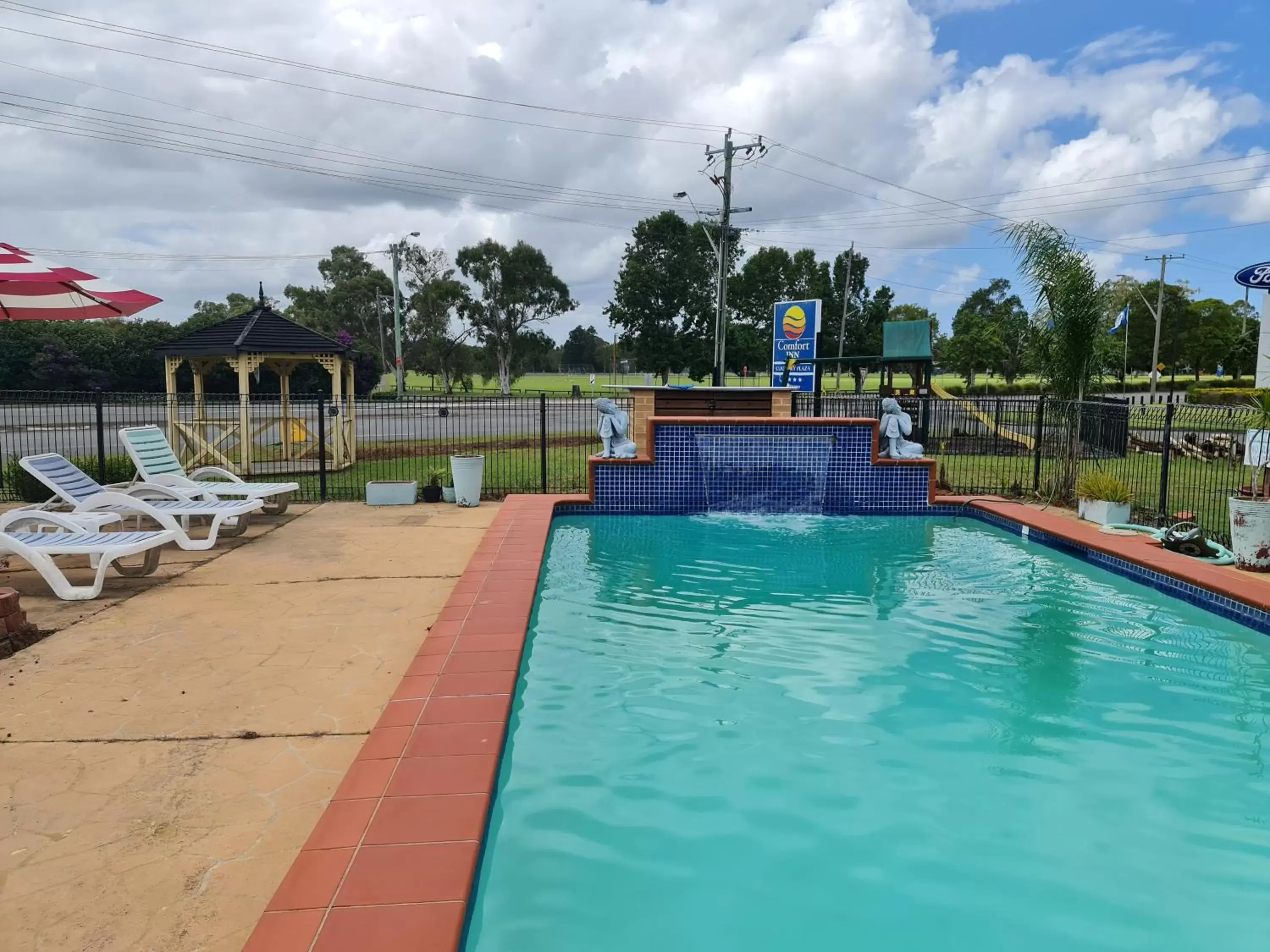 Swimming Pool in Country Plaza Motel Taree