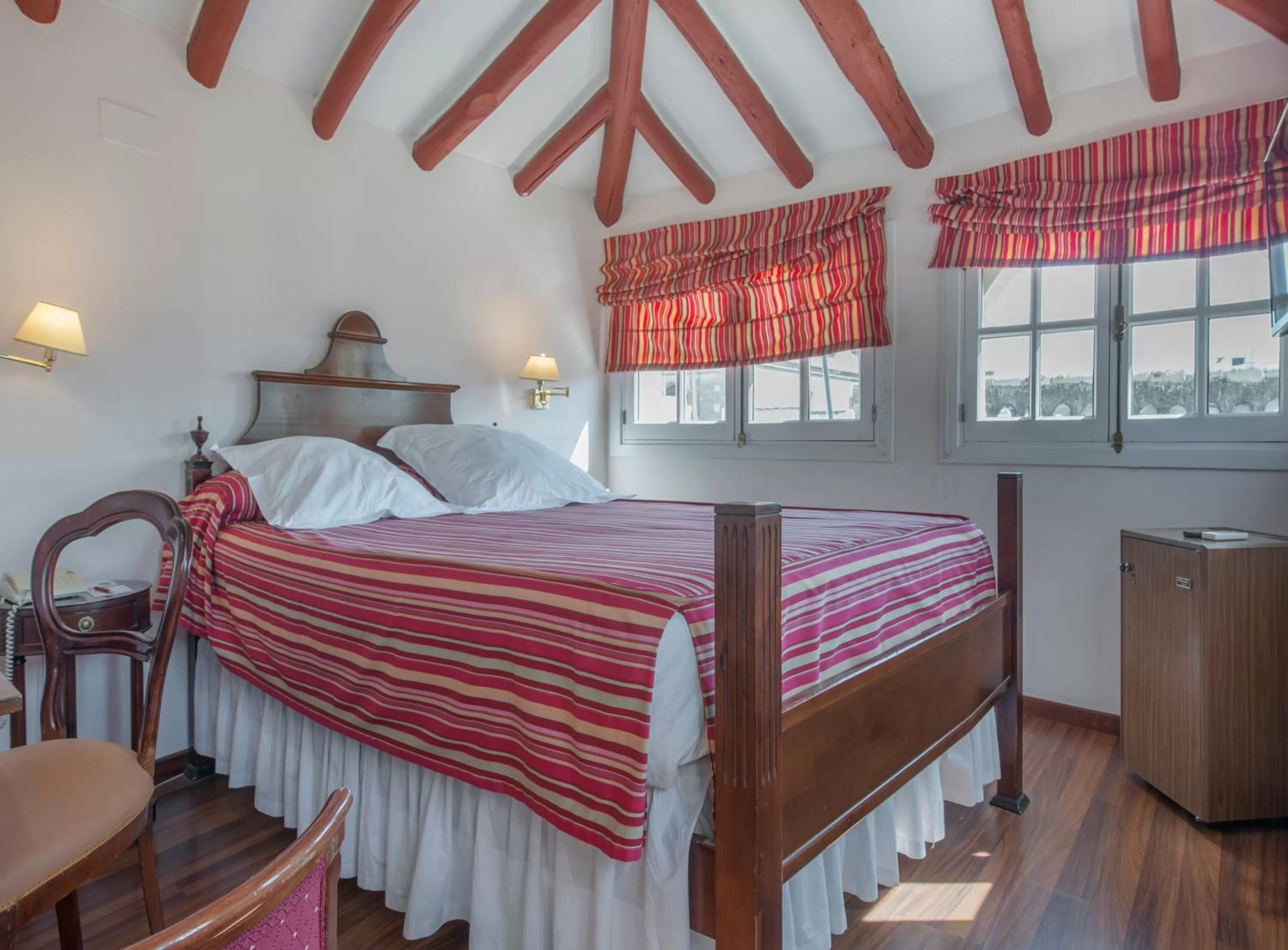 Photo of the whole room, Bed in Hotel Las Casas de la Judería