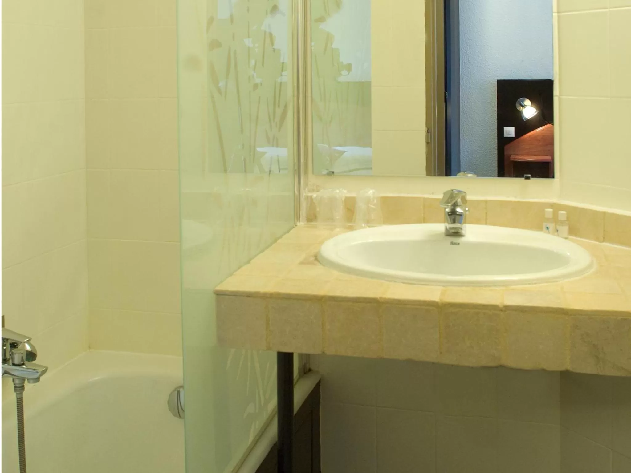 Bathroom in Hôtel Du Baou