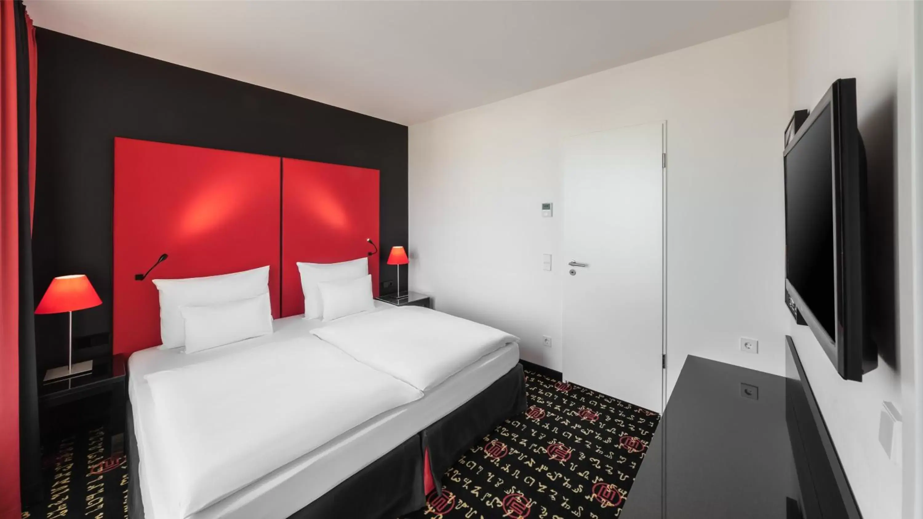 Photo of the whole room, Bed in Holiday Inn Munich - Westpark, an IHG Hotel