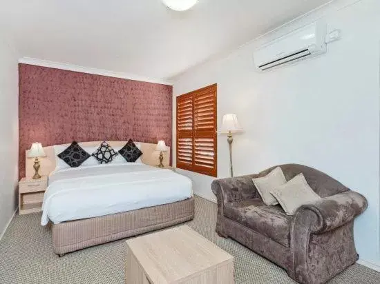 Bed in Country Plaza Motel Taree