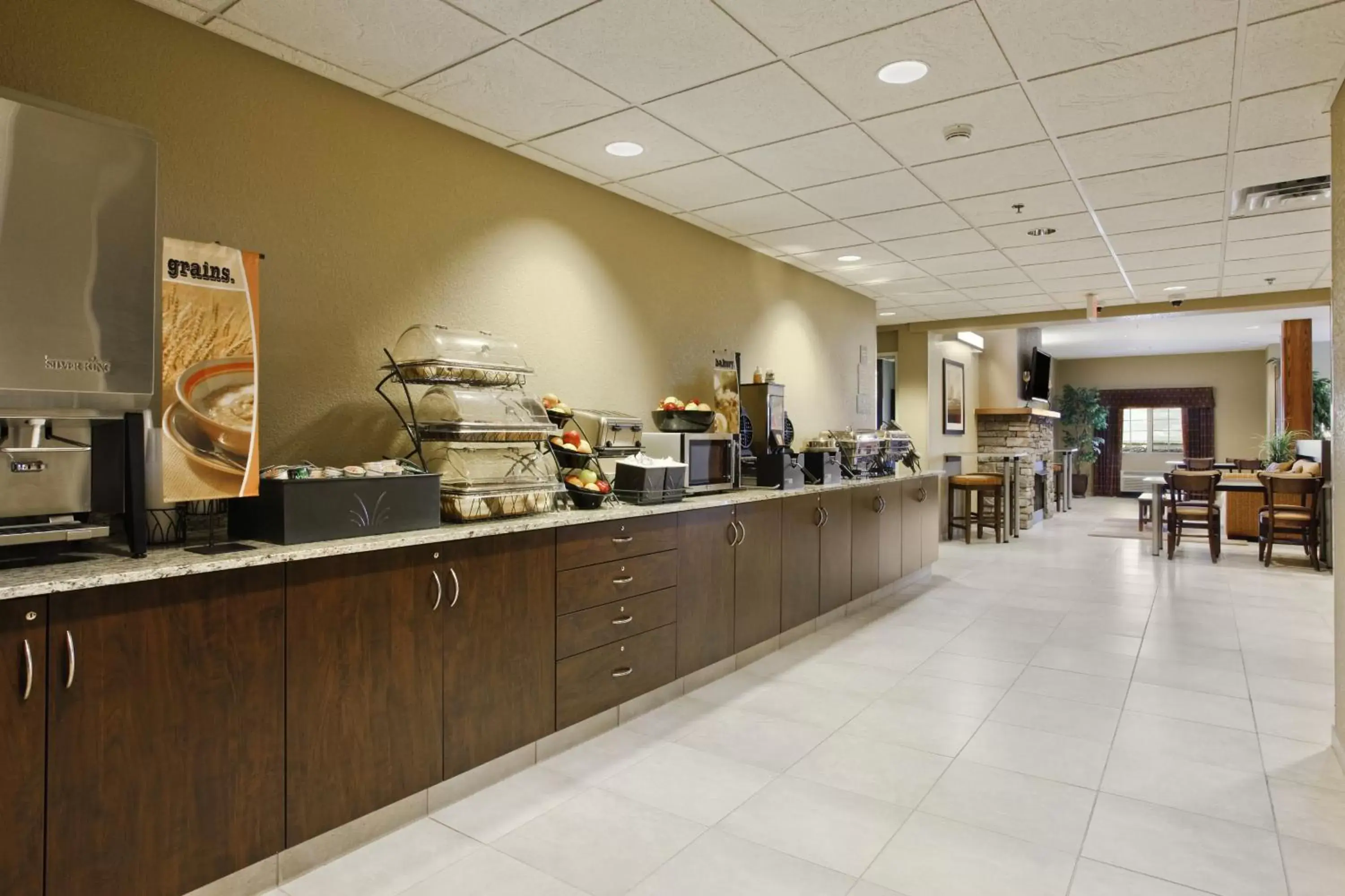 American breakfast, Restaurant/Places to Eat in Microtel Inn & Suites by Wyndham Williston