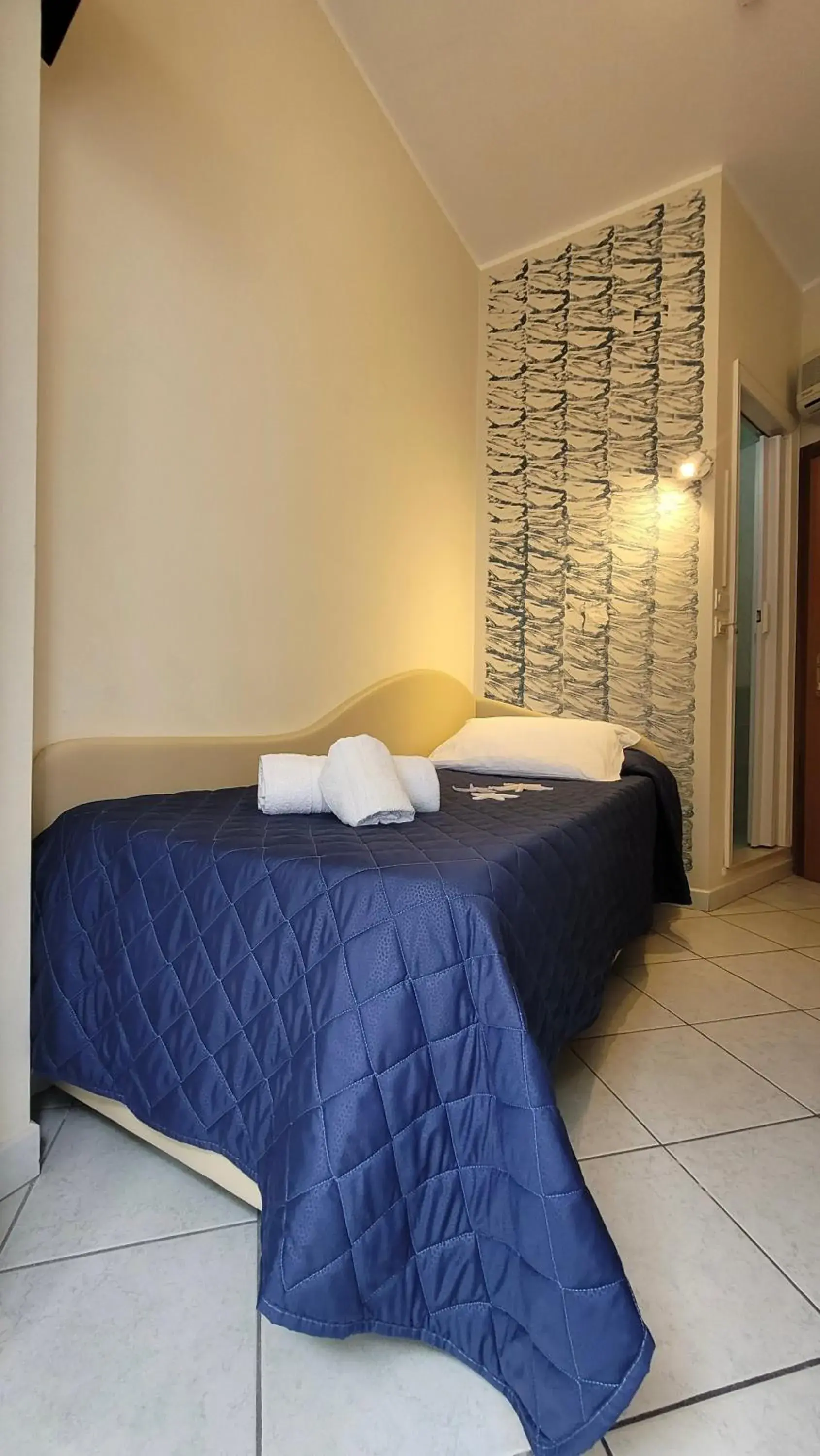 Bed in Hotel Adigrat Riccione con Ristorante