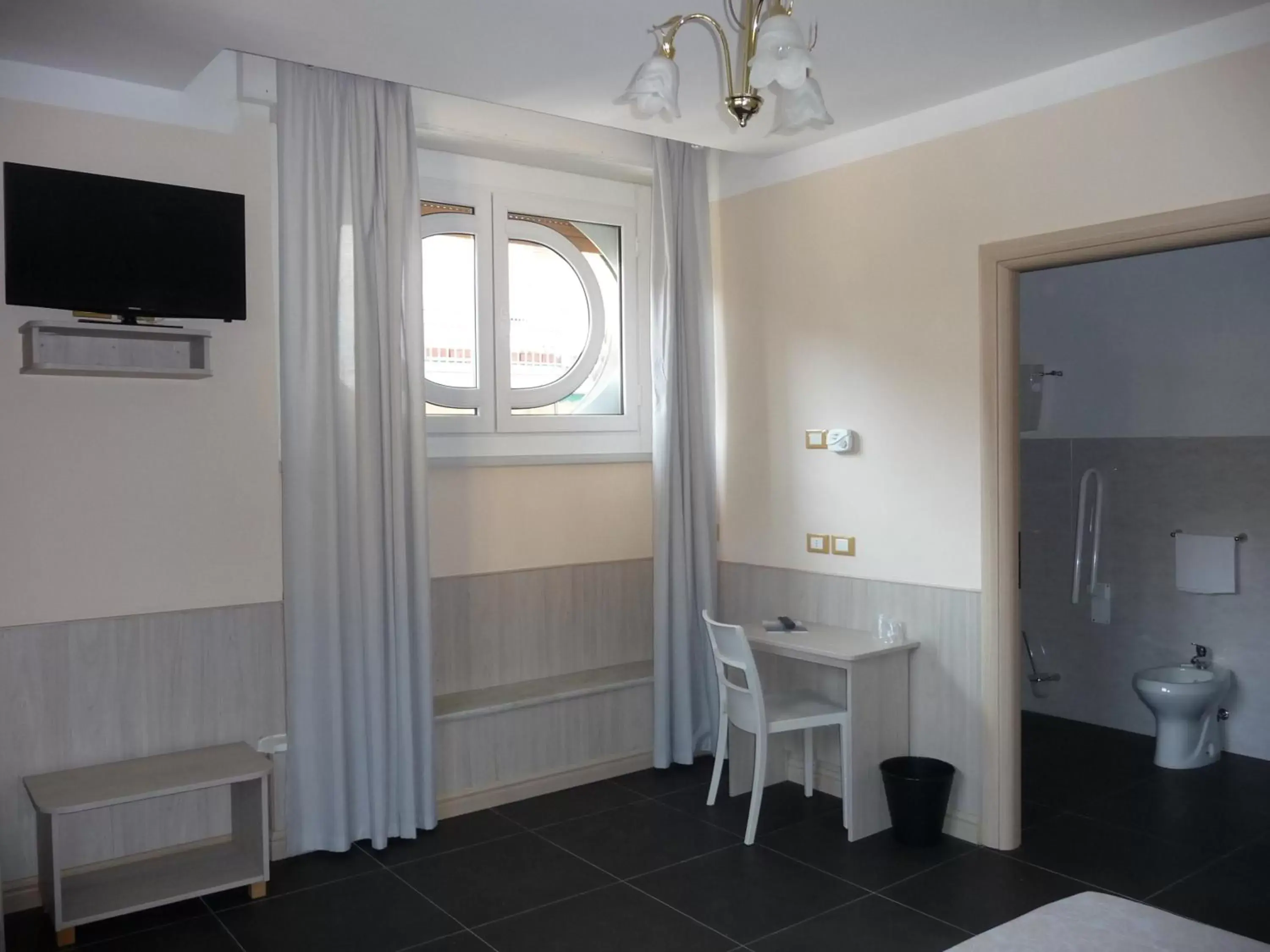 Bathroom, Dining Area in Hotel Cantore