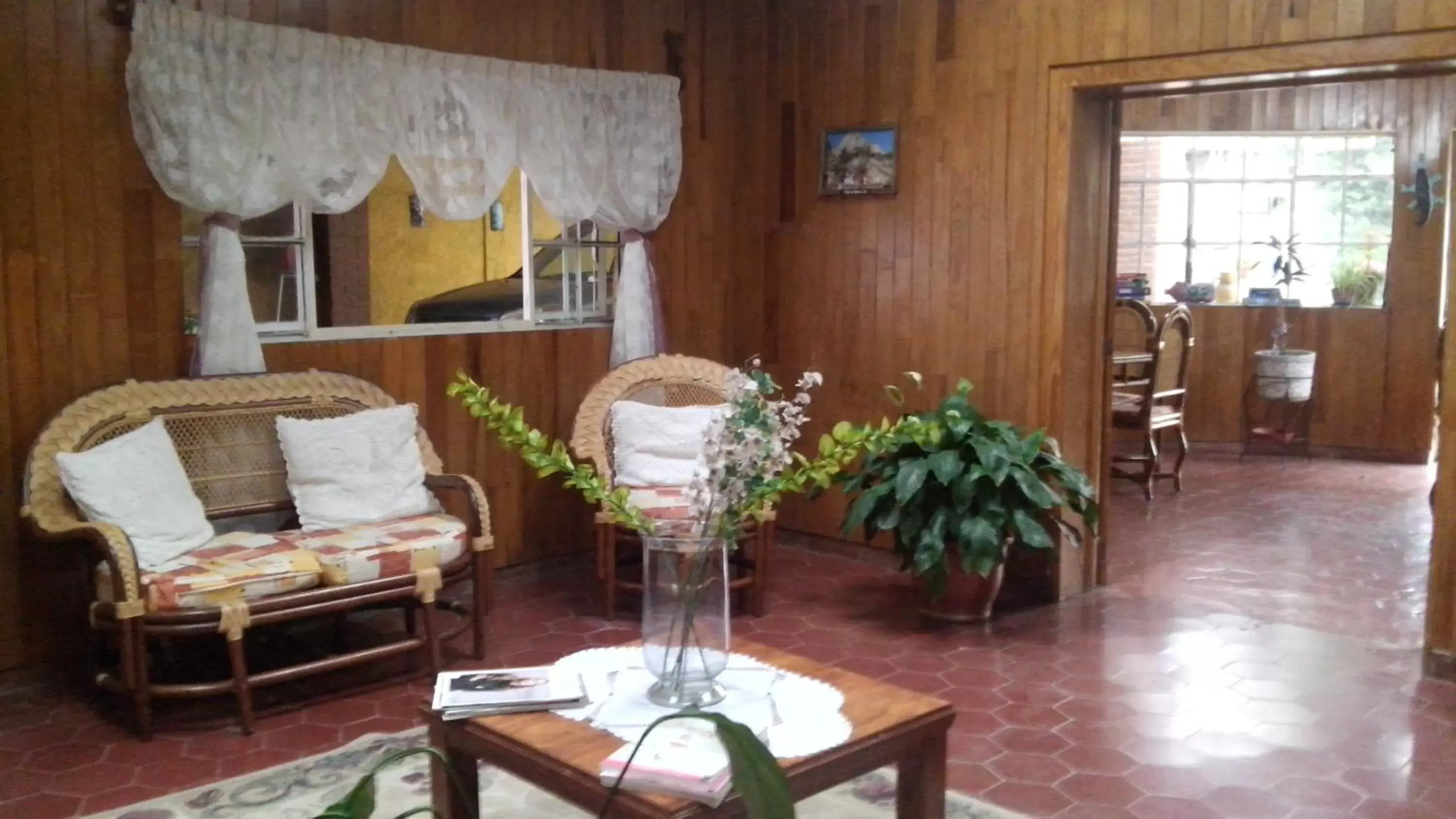 Communal lounge/ TV room, Seating Area in Hotel Elohim by Rotamundos