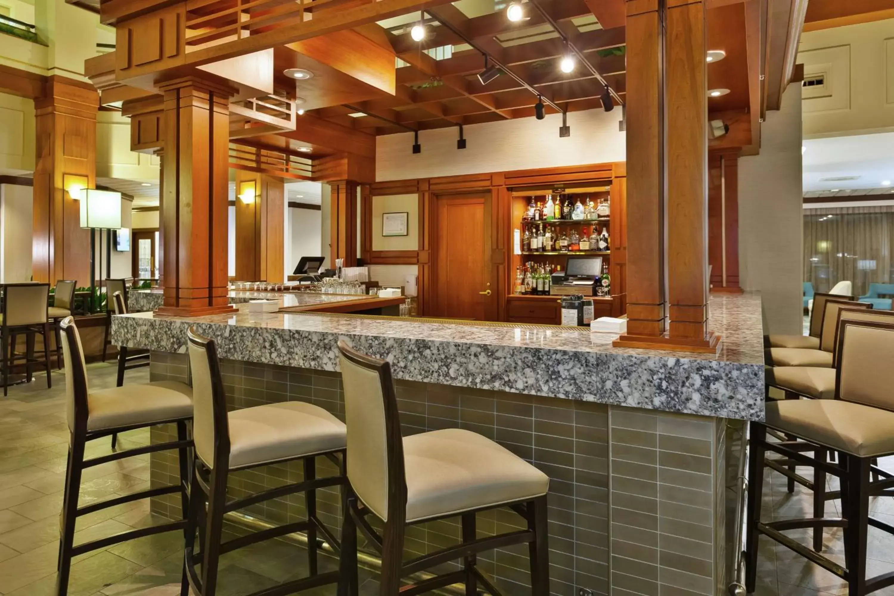 Lounge or bar, Lounge/Bar in Embassy Suites by Hilton Auburn Hills