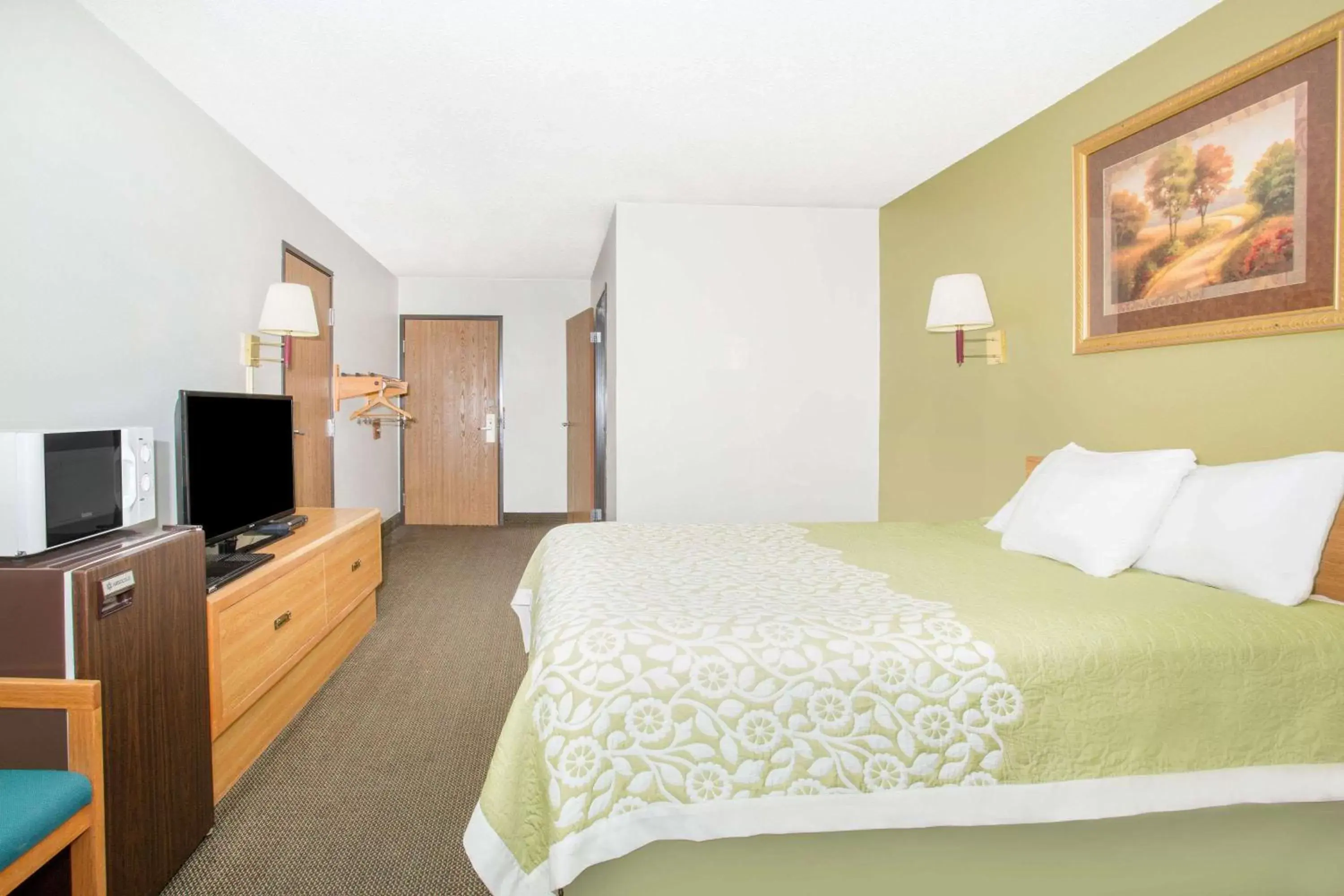 Photo of the whole room, Bed in Days Inn by Wyndham Ogallala