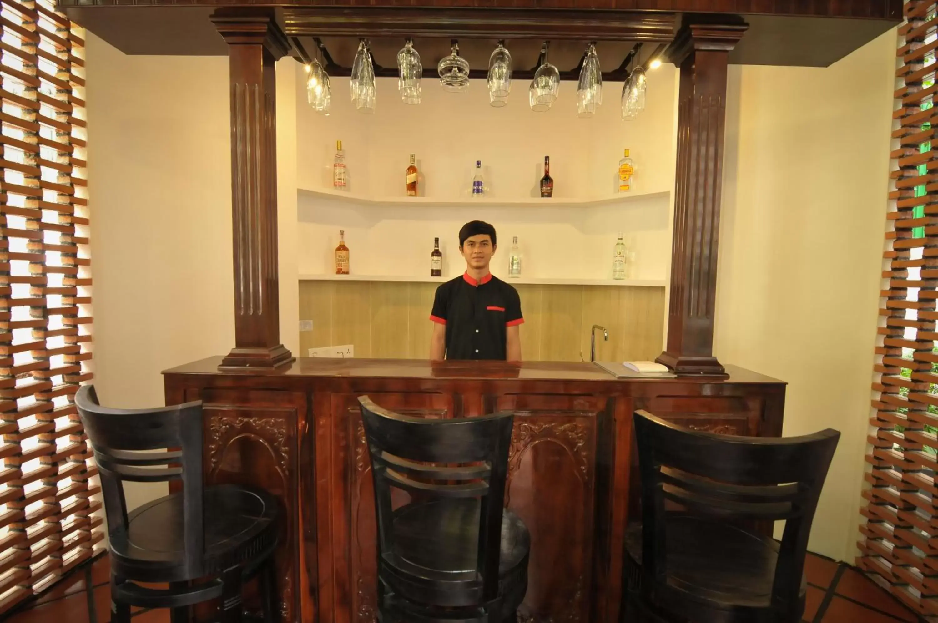 Lounge or bar, Staff in La Rose Suites