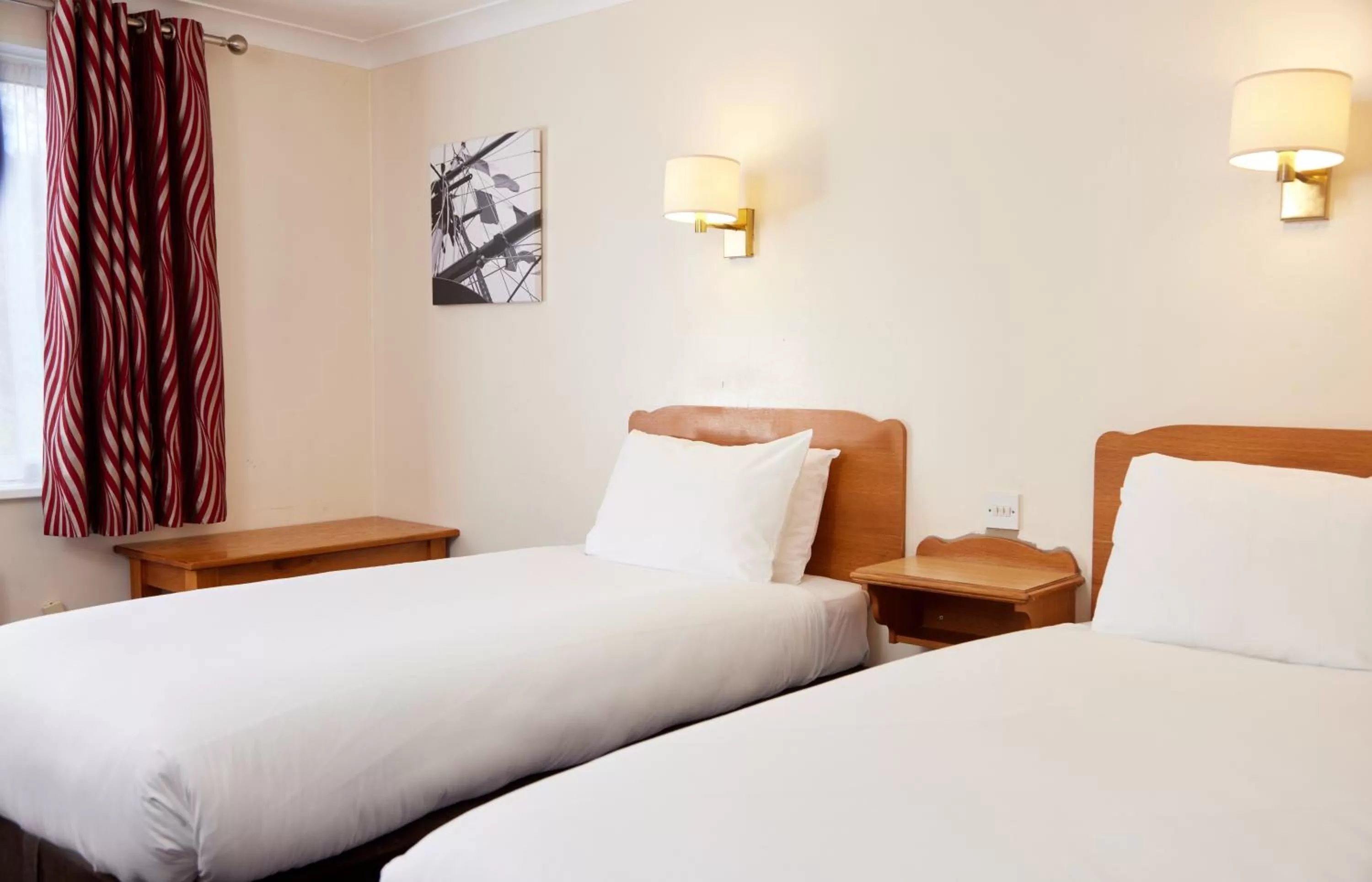 Bedroom, Bed in Farmhouse Innlodge by Greene King Inns