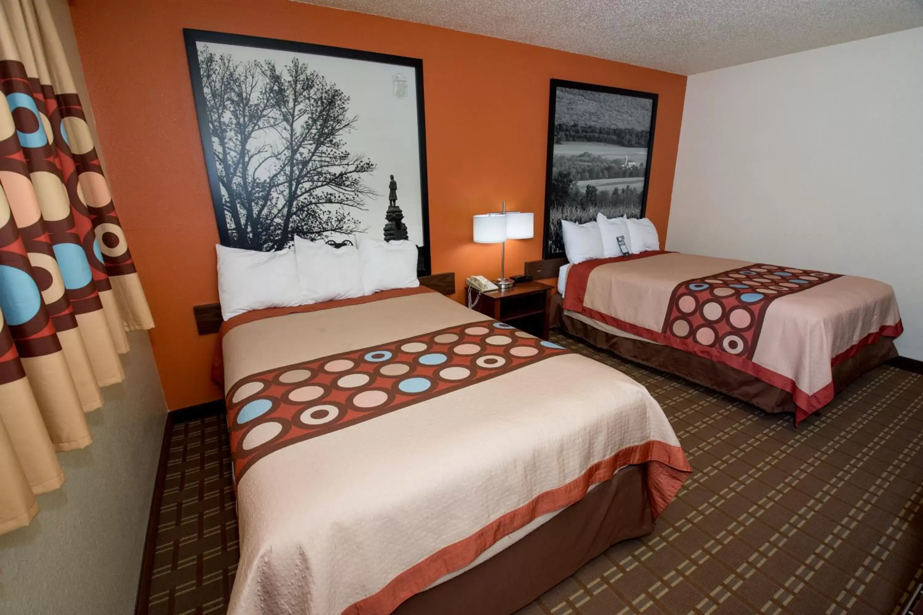 Photo of the whole room, Bed in Super 8 by Wyndham Altoona