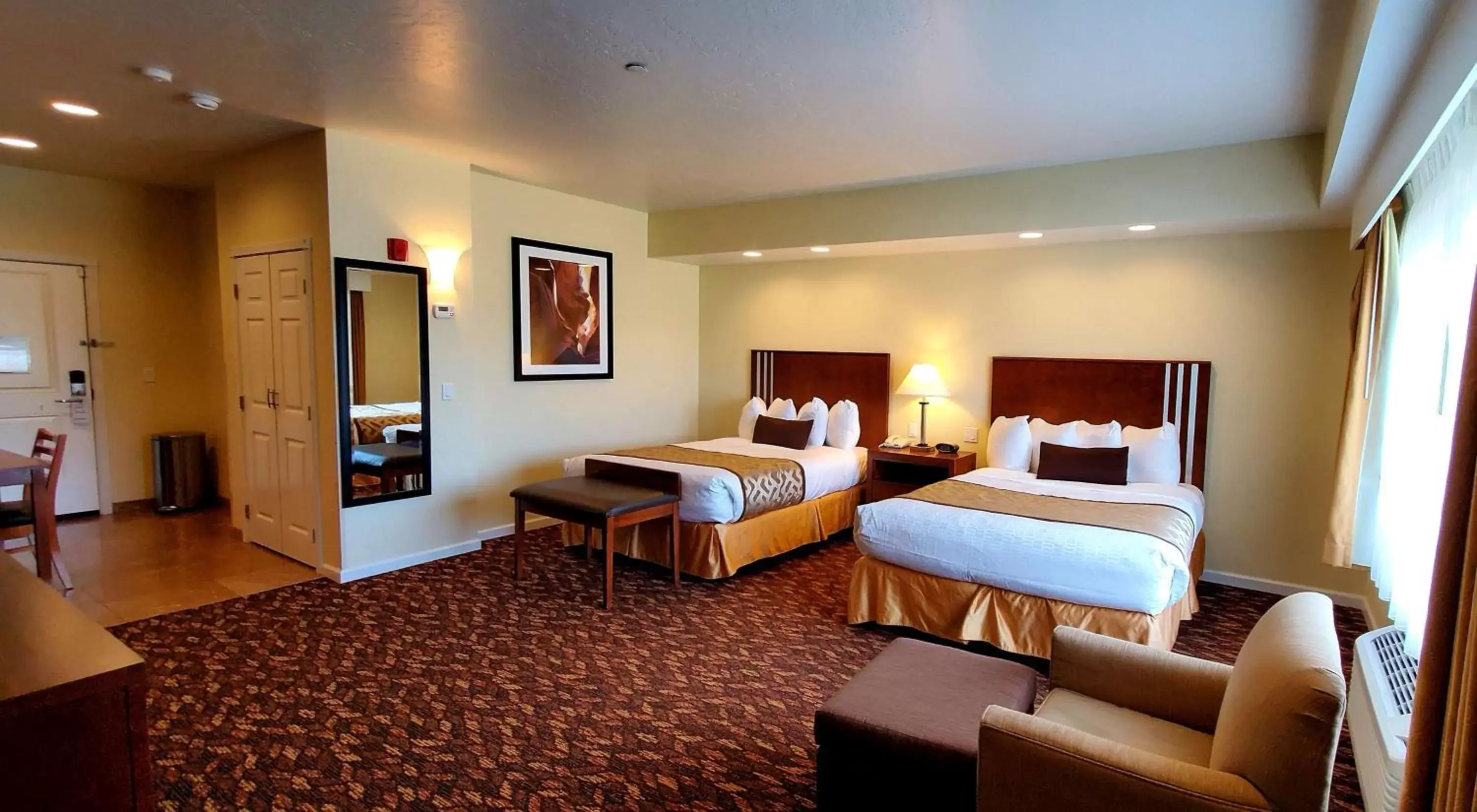 Queen Room with Two Queen Beds and Mountain View - Kitchen/Non-Smoking in Best Western Plus Northwoods Inn Queen Room with Two Queen Beds and Mountain View - Kitchen/Non-Smoking in Best Western Plus Northwoods Inn