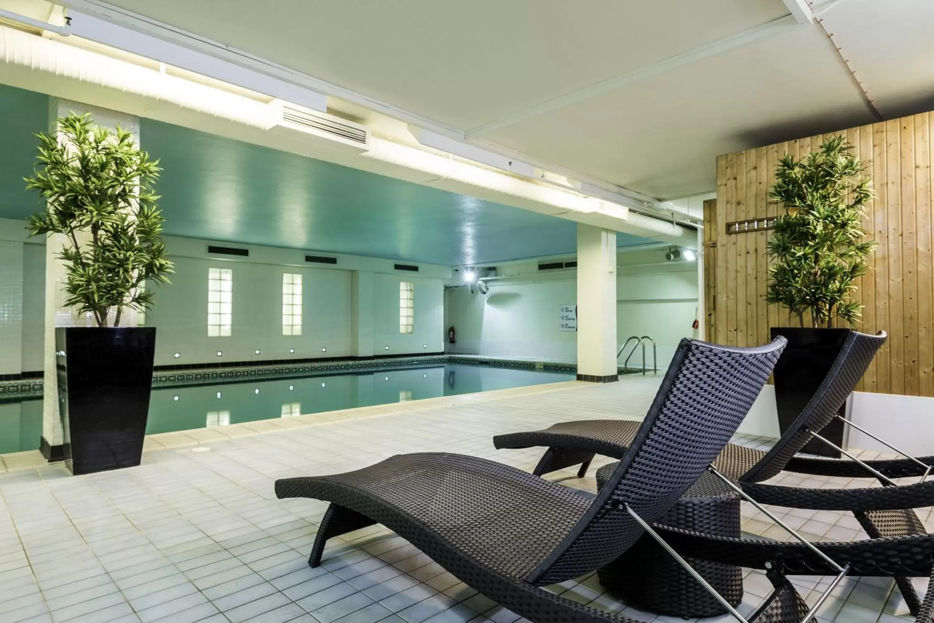 Swimming pool in Holiday Inn Milton Keynes Central, an IHG Hotel