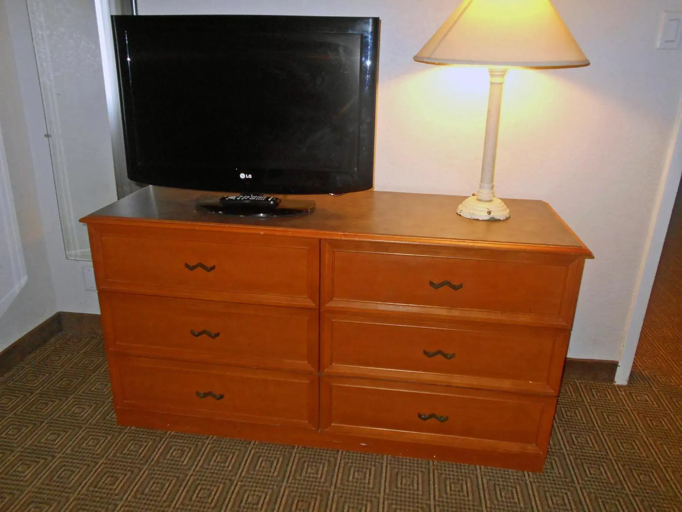TV and multimedia, TV/Entertainment Center in Stayable Suites Jacksonville North