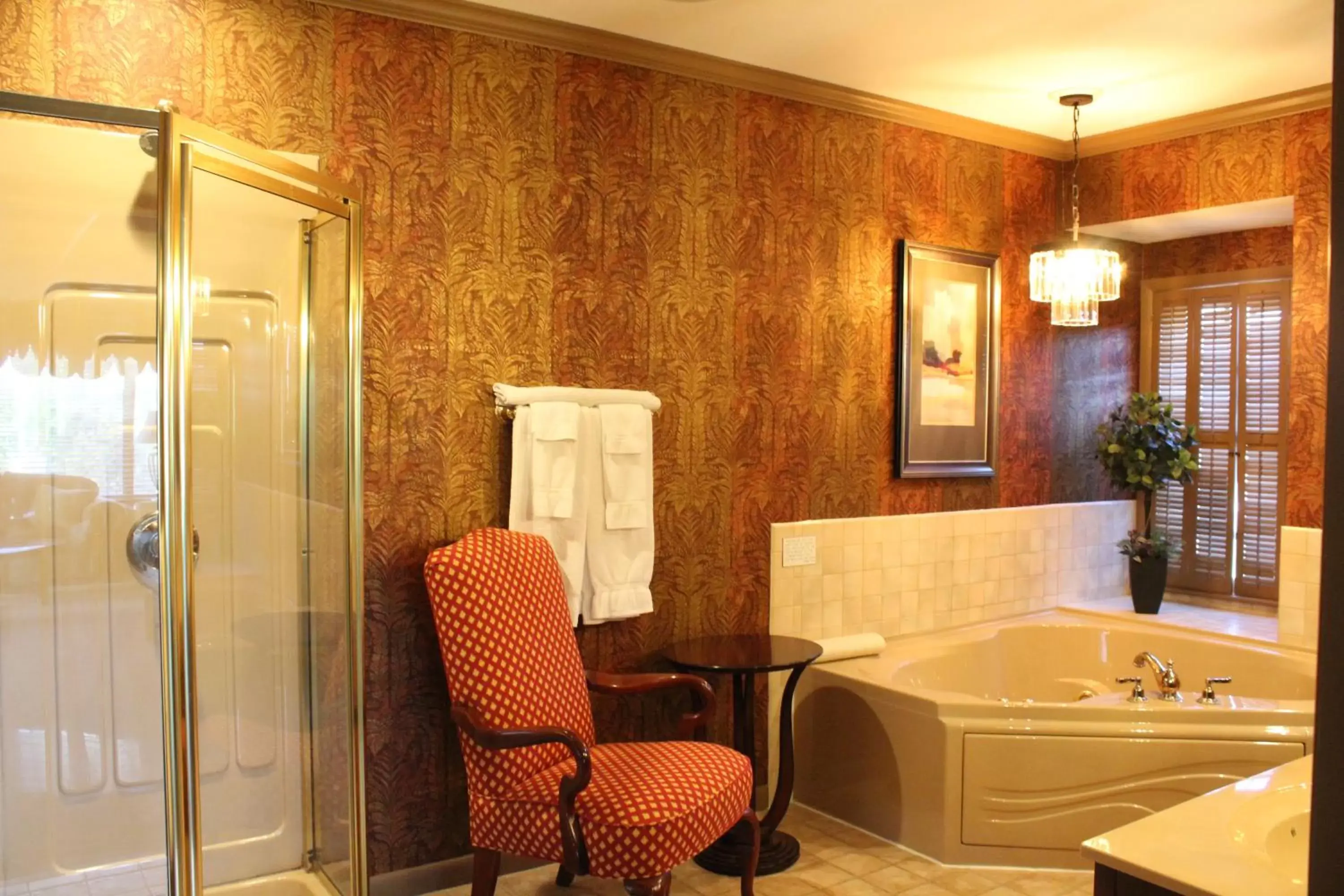 Bathroom in Altland House Inn & Suites